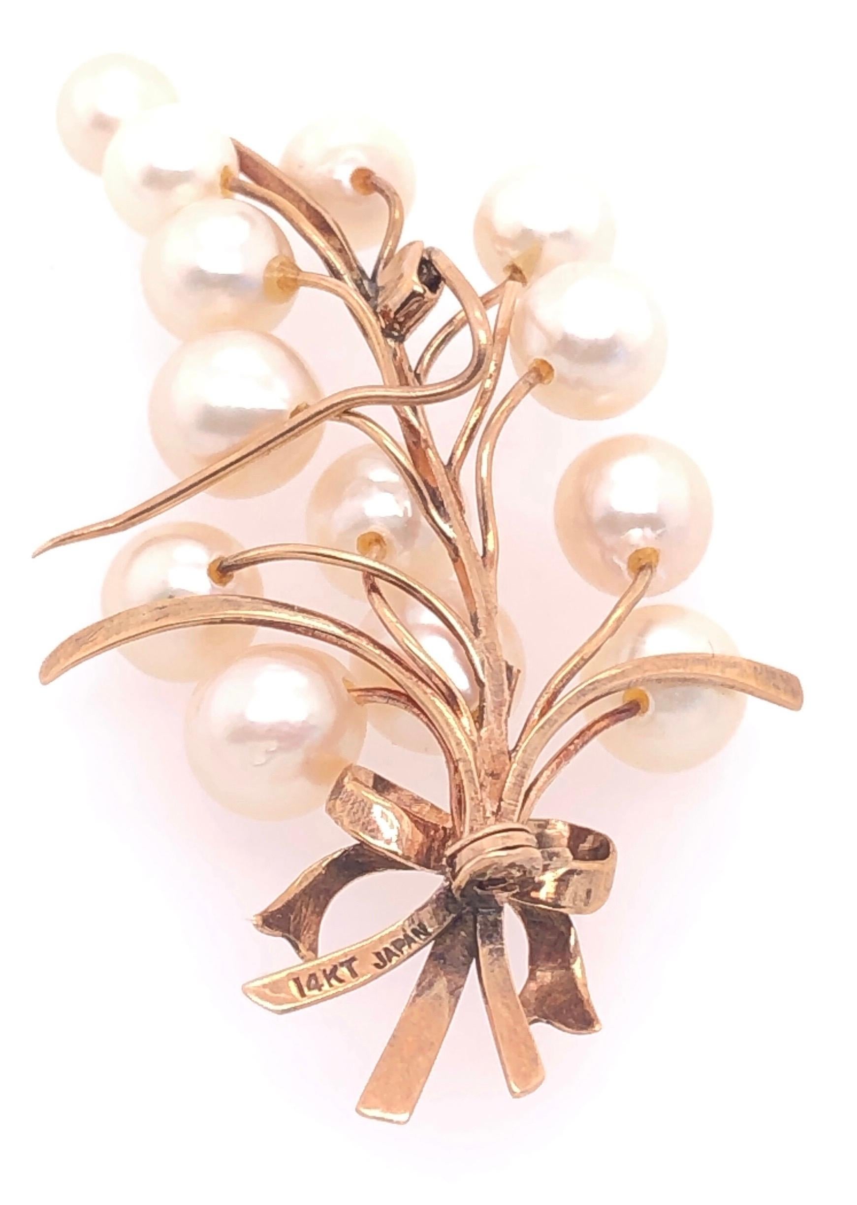 14 Karat Yellow Gold And Pearl Brooch / Pin Japan Stamped
8.20 grams total weight.