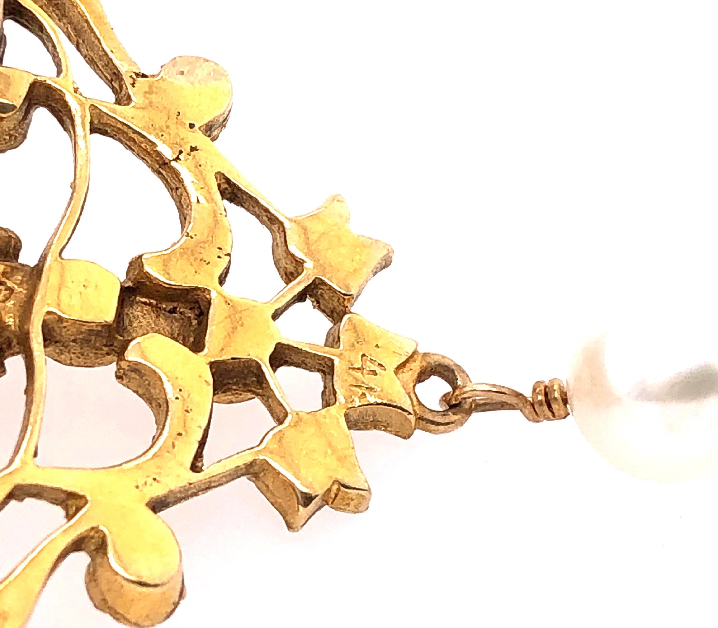 Contemporain Broche en or jaune 14 carats et perles avec perle pendante en vente