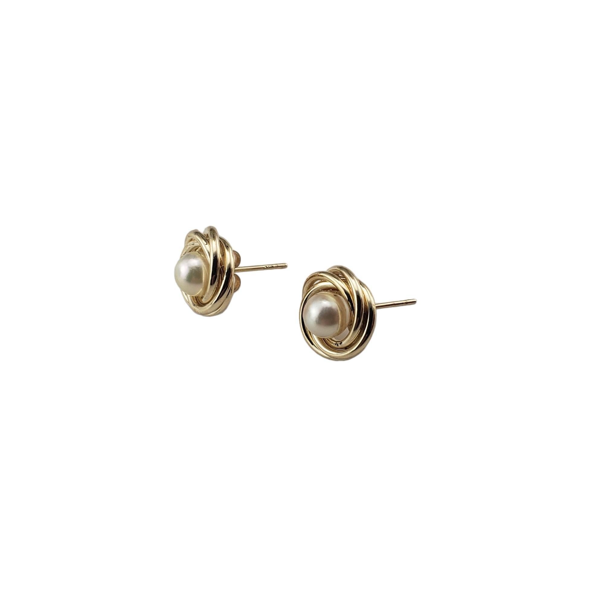  14 Karat Yellow Gold and Pearl Earrings #15516 In Good Condition For Sale In Washington Depot, CT