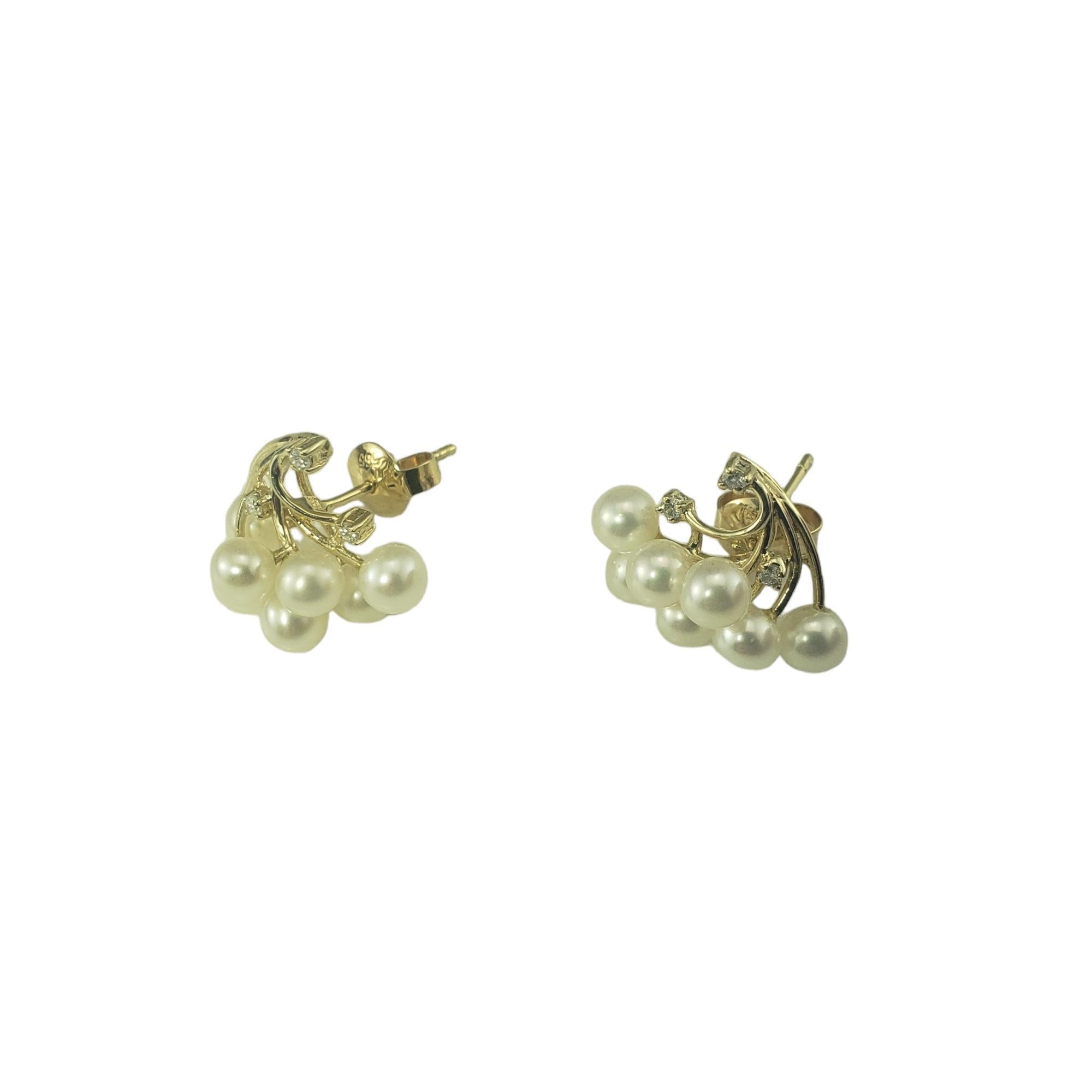 14 Karat Yellow Gold and Pearl Earrings #16723 In Good Condition For Sale In Washington Depot, CT