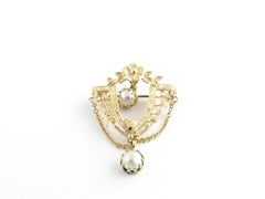 14 Karat Yellow Gold and Pearl Floral Pendant or Brooch