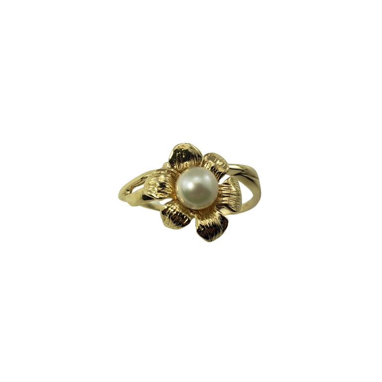 14 Karat Yellow Gold and Pearl Flower Ring Size 7.75-

This lovely ring features one 5 mm white pearl set in beautifully detailed 14K yellow gold.  Top of ring measures 11 mm.  Shank:  1 mm.

Size: 7.75

Weight:  1.6 dwt. /  2.6 gr.

Tested for 14K