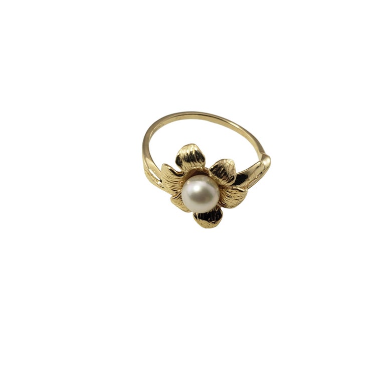 Cabochon 14 Karat Yellow Gold and Pearl Flower Ring For Sale