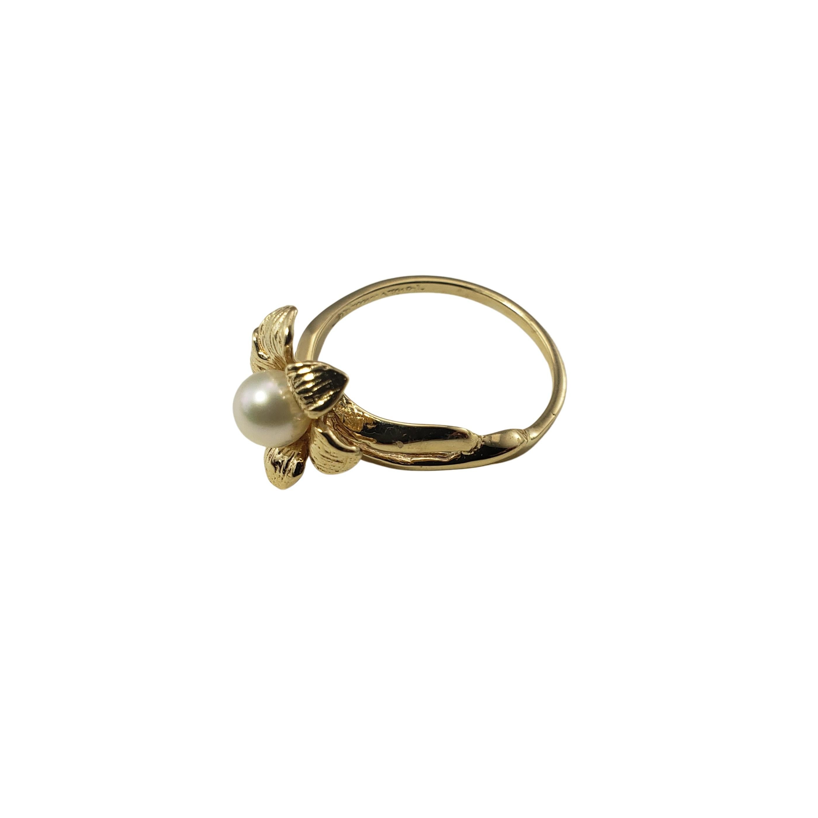 14 Karat Yellow Gold and Pearl Flower Ring In Good Condition In Washington Depot, CT