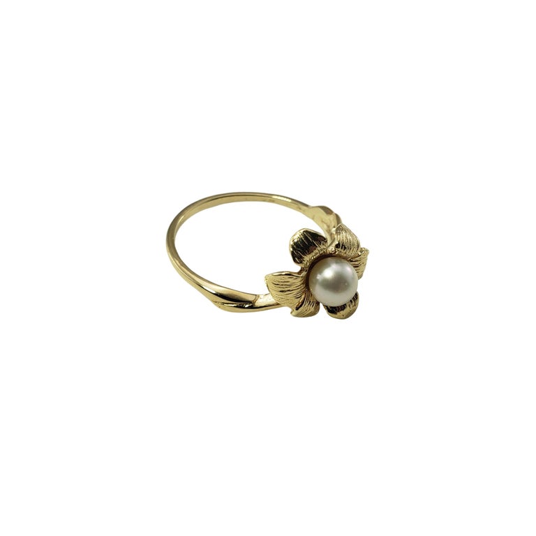 Women's 14 Karat Yellow Gold and Pearl Flower Ring For Sale