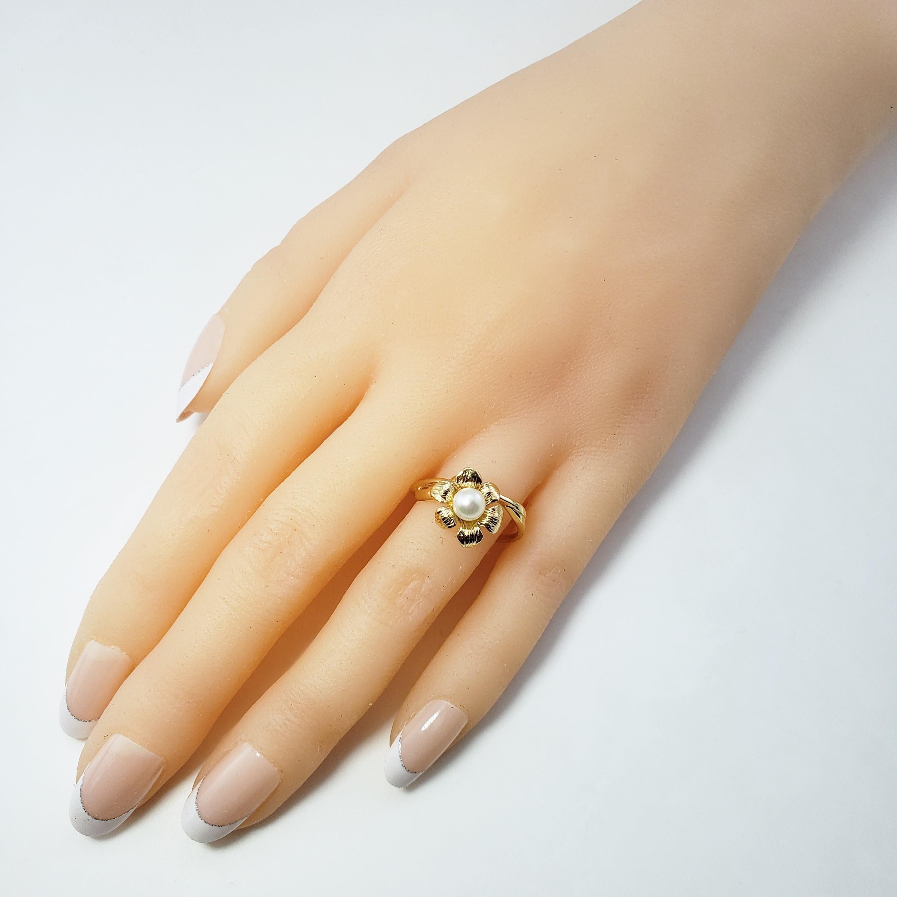14 Karat Yellow Gold and Pearl Flower Ring 2