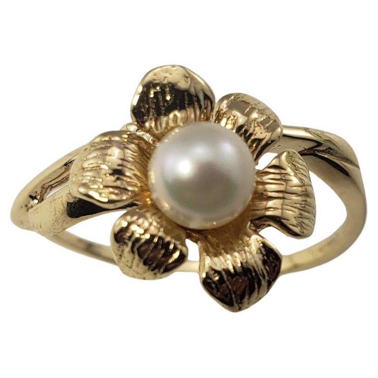 14 Karat Yellow Gold and Pearl Flower Ring For Sale