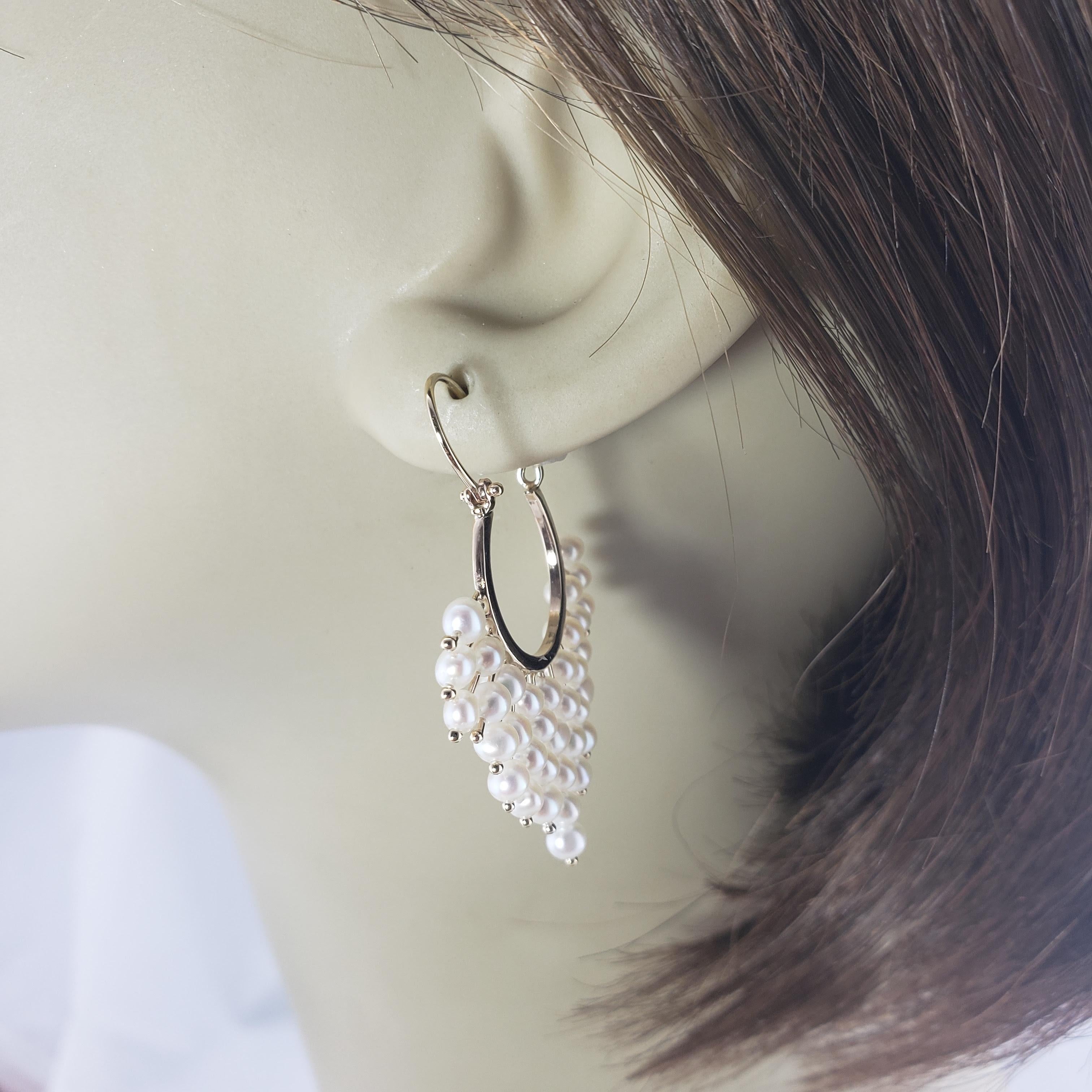 14 Karat Gelbgold und Perlen-Ohrringe (Rundschliff)