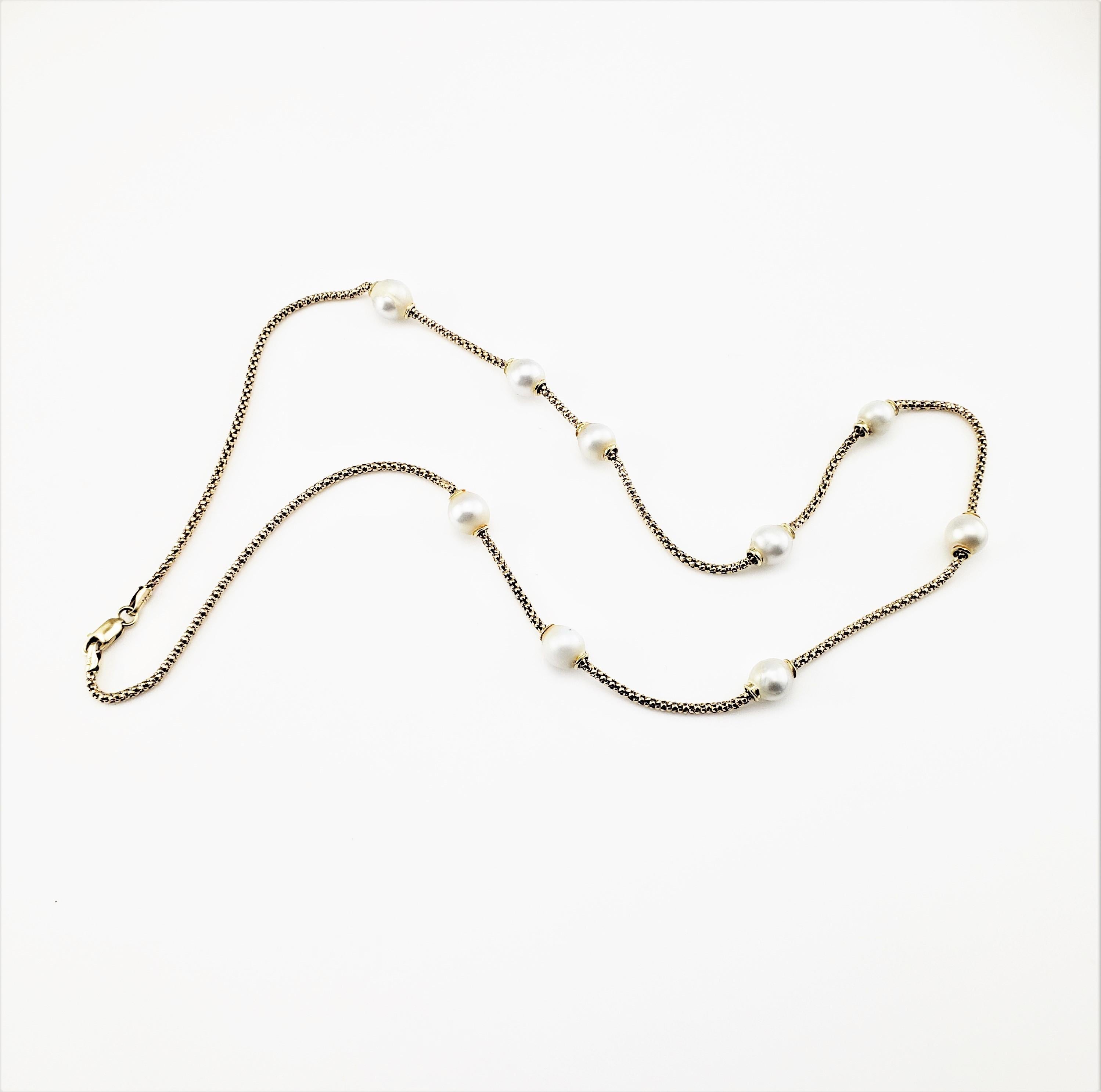 14 Karat Yellow Gold and Pearl Necklace-

This lovely necklace features nine white pearls (7 mm each) on an elegant 14K yellow gold necklace.

Size:  19  1/4 inches 

Weight: 5.0 dwt. / 7.8 gr.

Stamped:  585

Very good condition, professionally