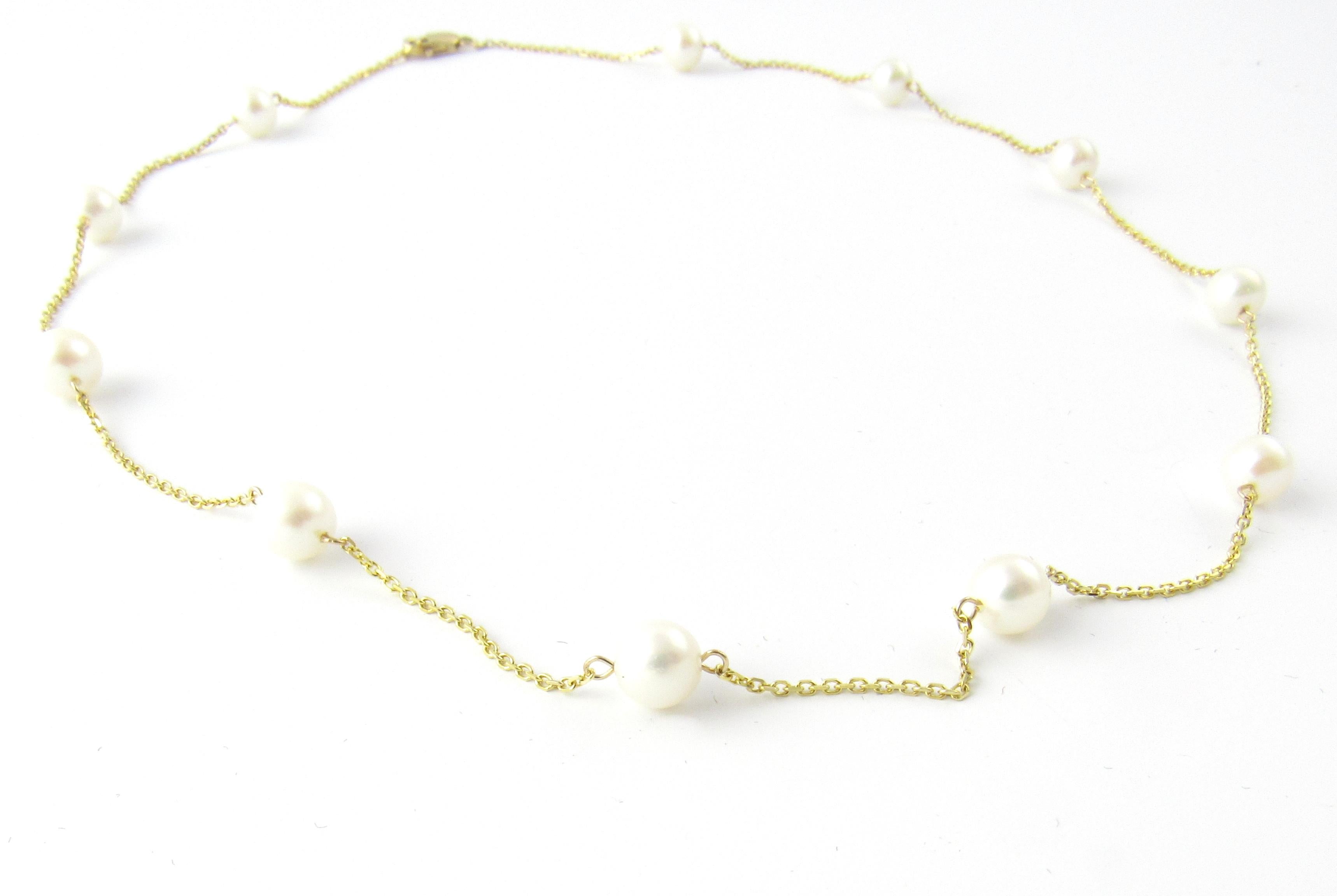 14 Karat Yellow Gold and Pearl Necklace-

This lovely necklace features 11 white pearls (6 mm each) on a classic 14K yellow gold necklace.  

Size:  15.5 inches  

Weight:  2.7 dwt. /  4.2 gr. 

Stamped: 585

Very good condition, professionally
