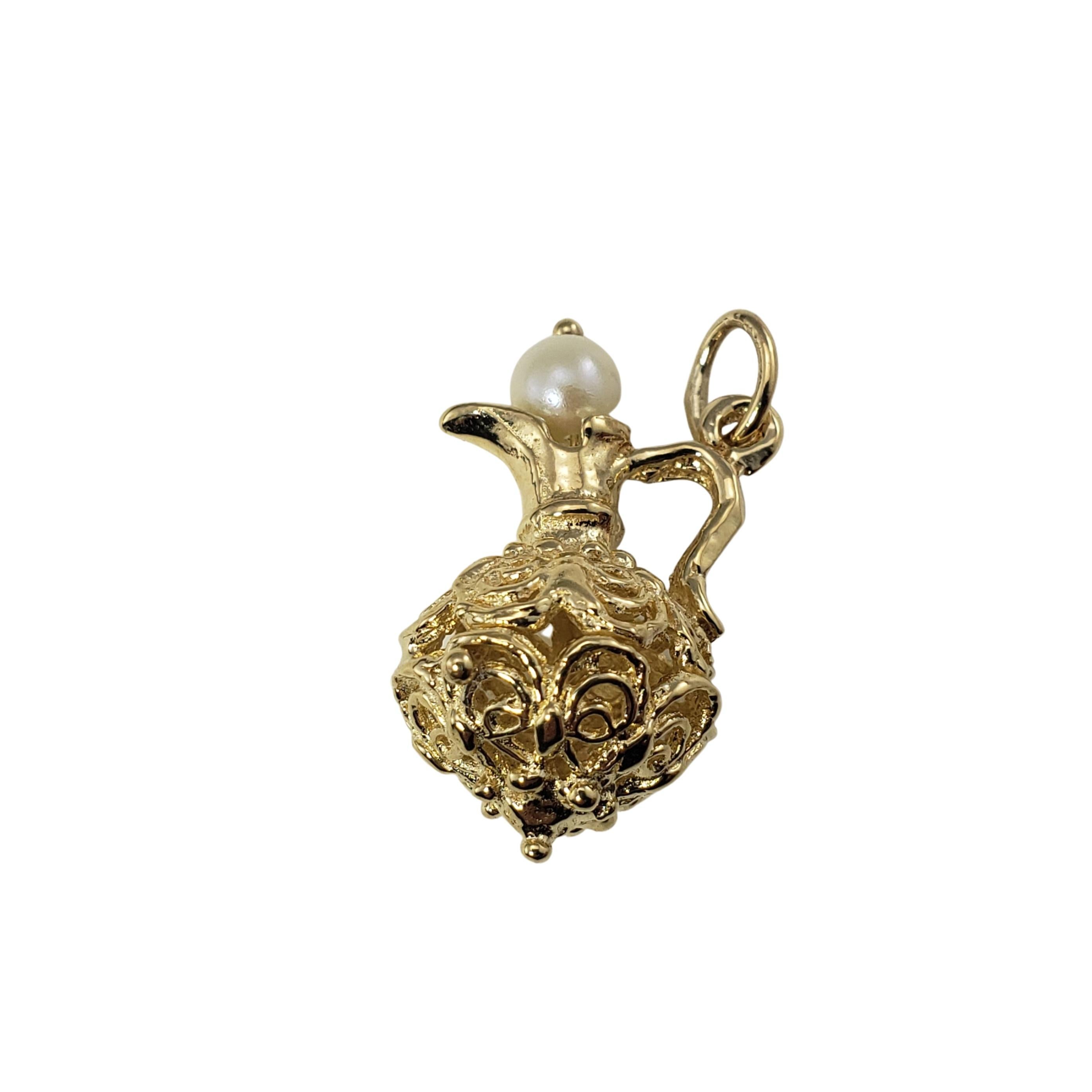 14 Karat Yellow Gold and Pearl Pitcher Charm-

This lovely 3D 14K yellow gold charm features a beautifully detailed pitcher accented with one 5 mm white pearl. 

Size:  25 mm x 14 mm

Weight:   3.2 dwt. /  5.0 gr.

Tested for 14K gold

Very good