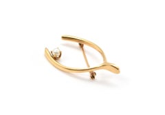 14 Karat Yellow Gold and Pearl Wishbone Brooch Pin 5.56 Grams
