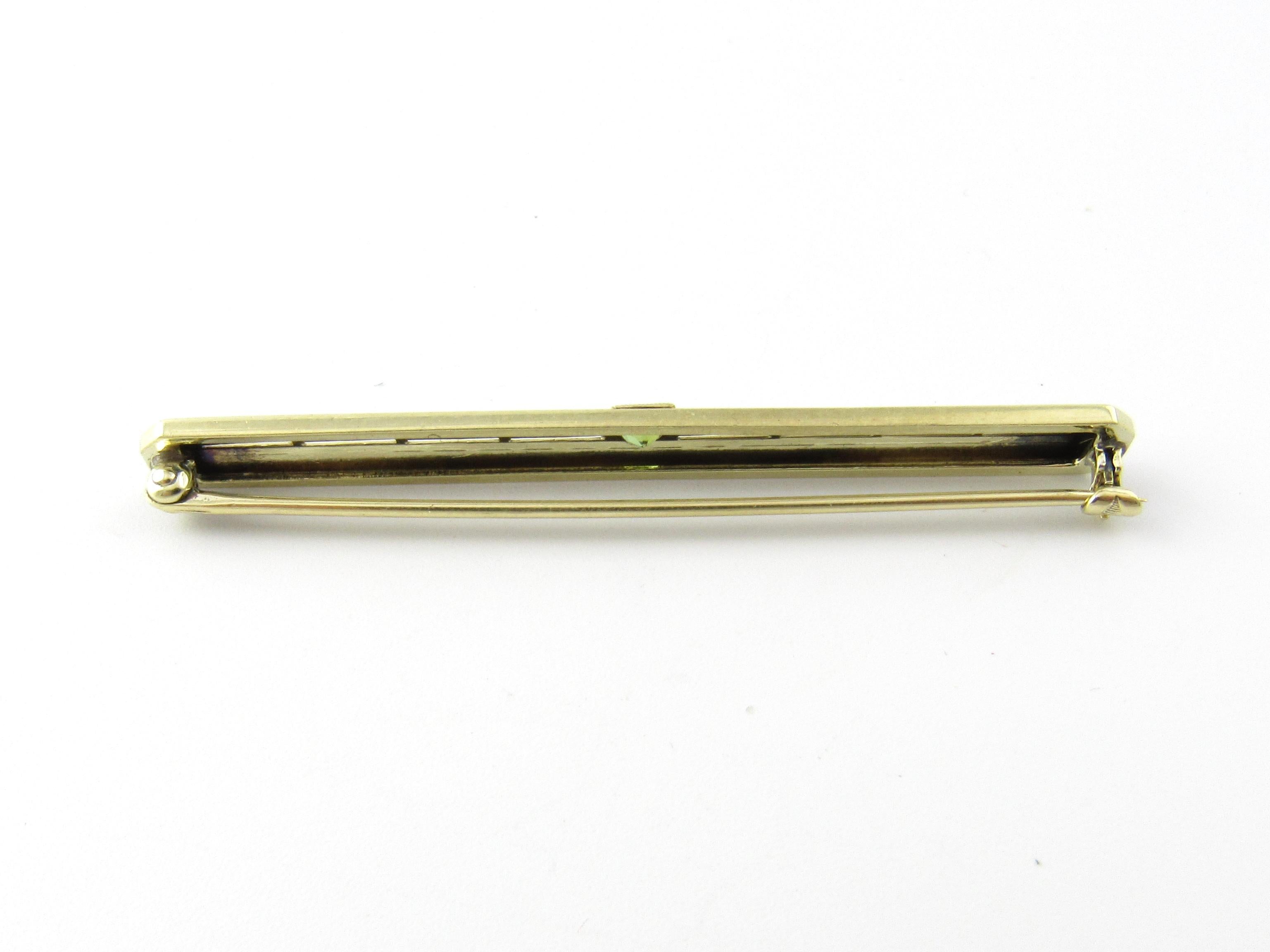Vintage 14 Karat Yellow Gold and Peridot Bar Pin/Brooch

This elegant bar pin features one round peridot (3 mm) set in beautifully detailed 14K yellow gold.

Size: 57 mm x 6 mm

Weight: 1.8 dwt. / 2.9 gr.

Stamped: 14K

Very good condition,