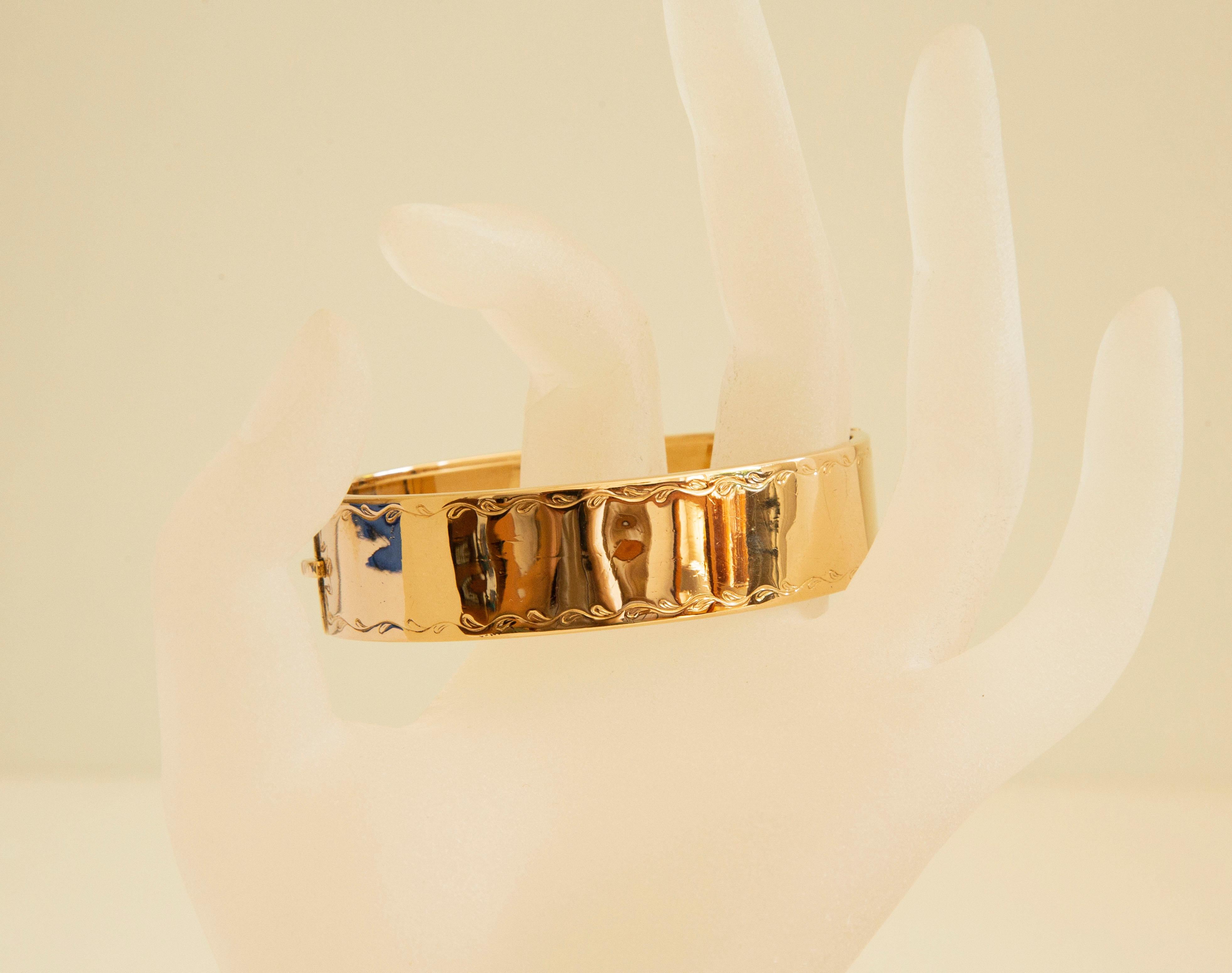 14 Karat Yellow Gold and Rose Cut Diamonds Bangle Bracelet  For Sale 10