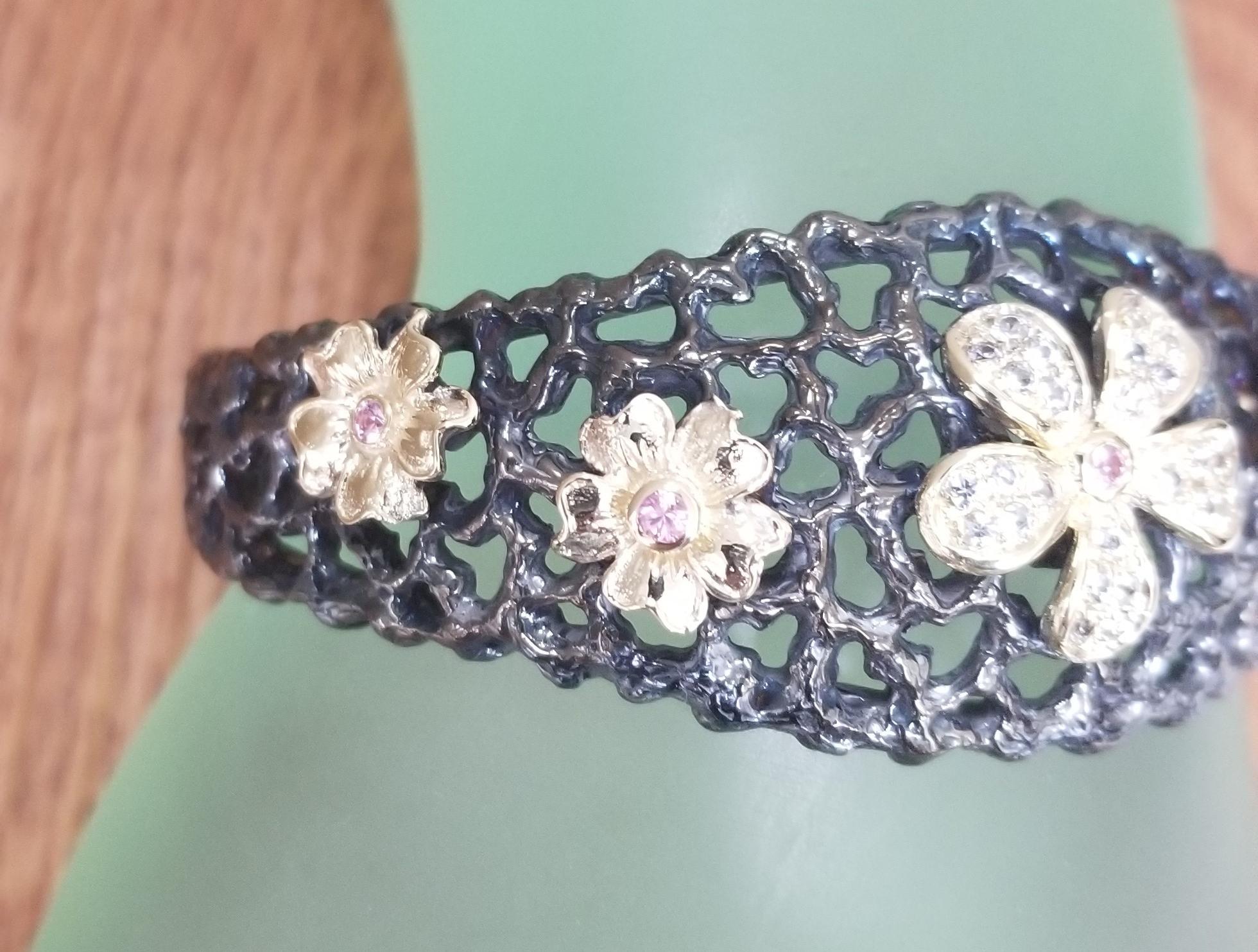 14 Karat Yellow Gold and Silver Flower Bracelet For Sale 1