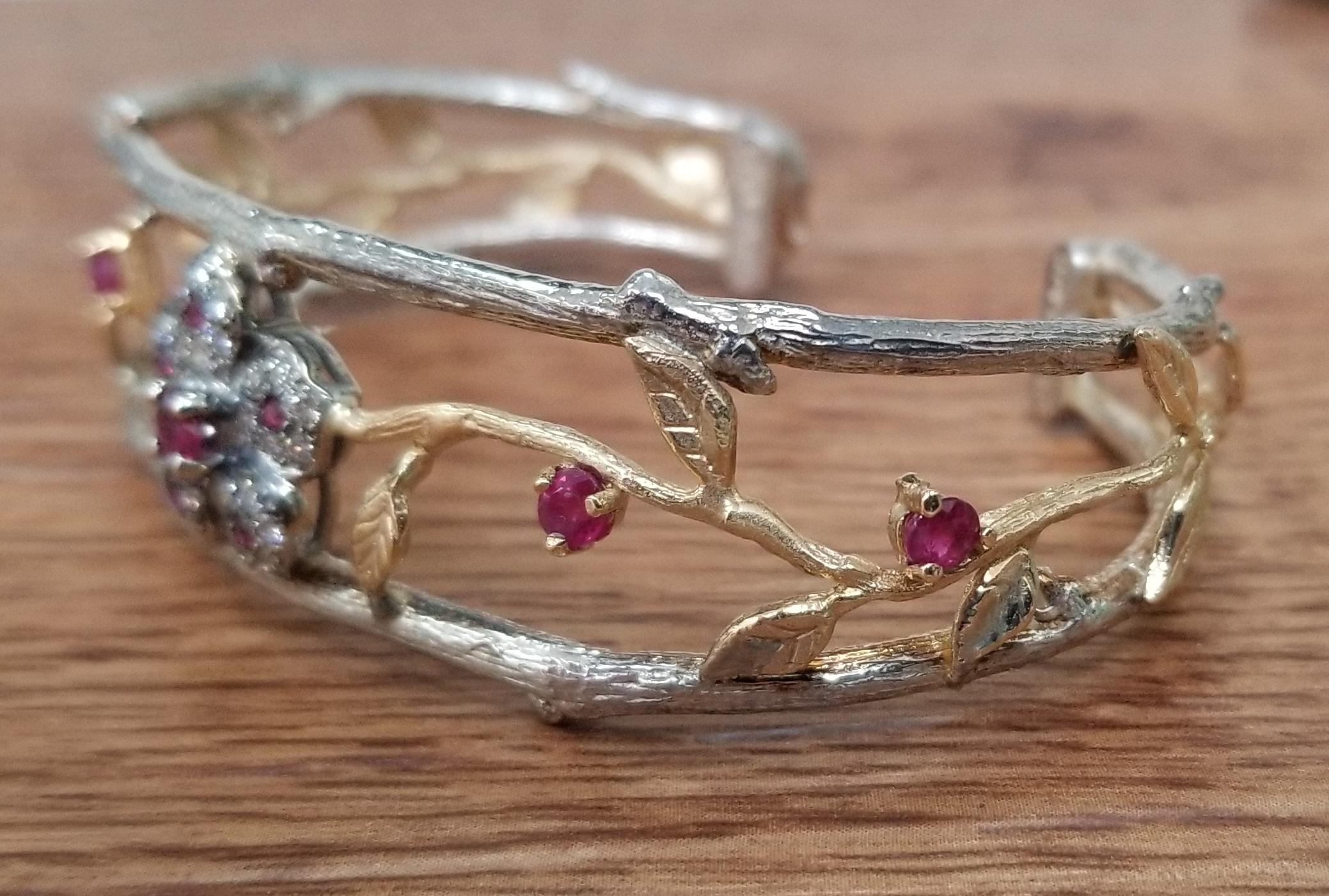 Manschette aus 14 Karat Gelbgold und Silber mit Rubin und Diamanten (Arts and Crafts) im Angebot