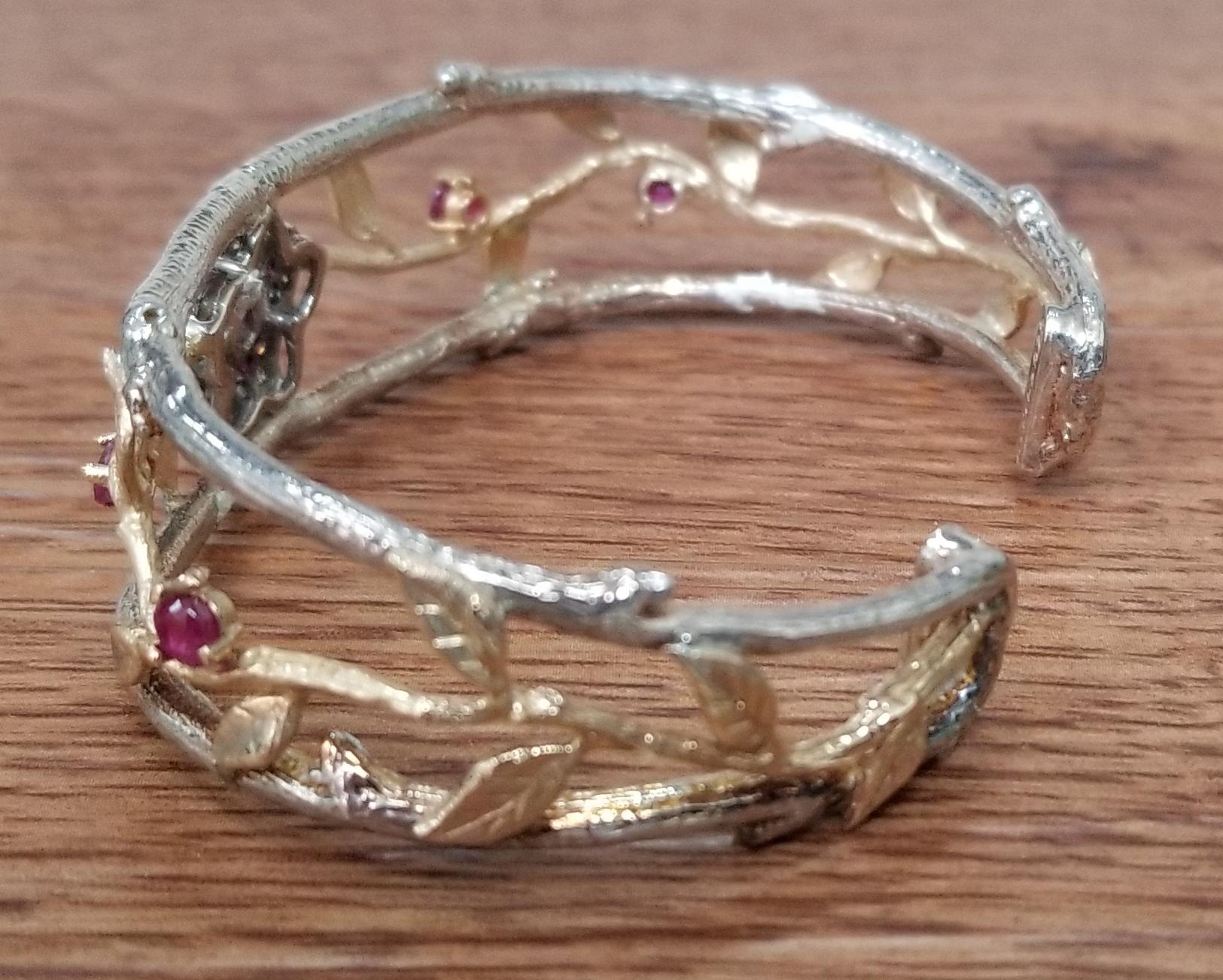 Manschette aus 14 Karat Gelbgold und Silber mit Rubin und Diamanten im Zustand „Neu“ im Angebot in Los Angeles, CA