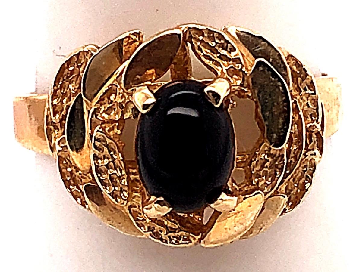 14 Karat Yellow Gold And Solitaire Cabochon Onyx Contemporary Ring Size 9.75.
7.00 mm x 5.00 mm Oval onyx.
5 grams total weight.
13.45 ring height.

*This ring can be resized at your local jeweler.
