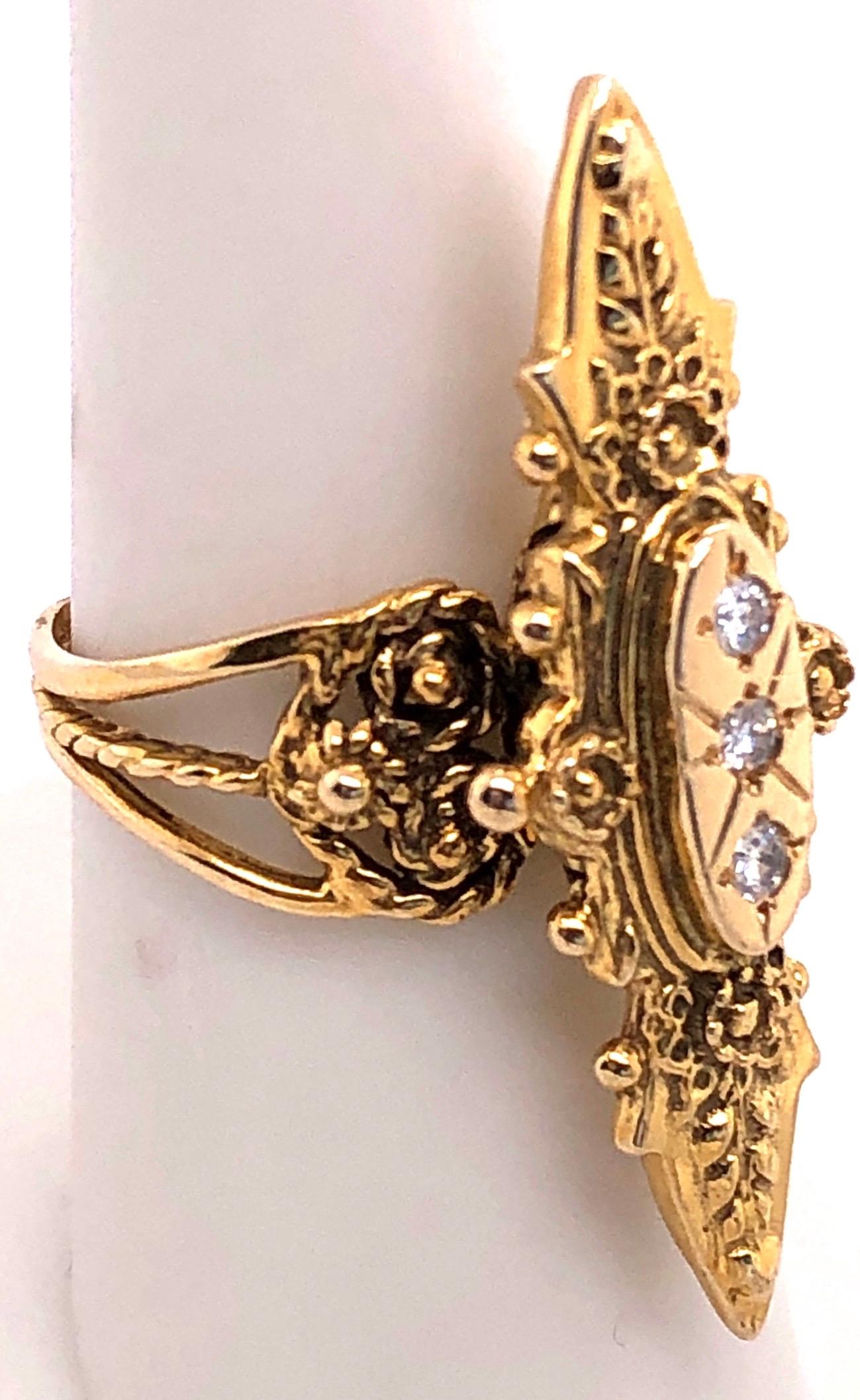 Taille ronde Bague libre en or jaune 14 carats et trois diamants en vente