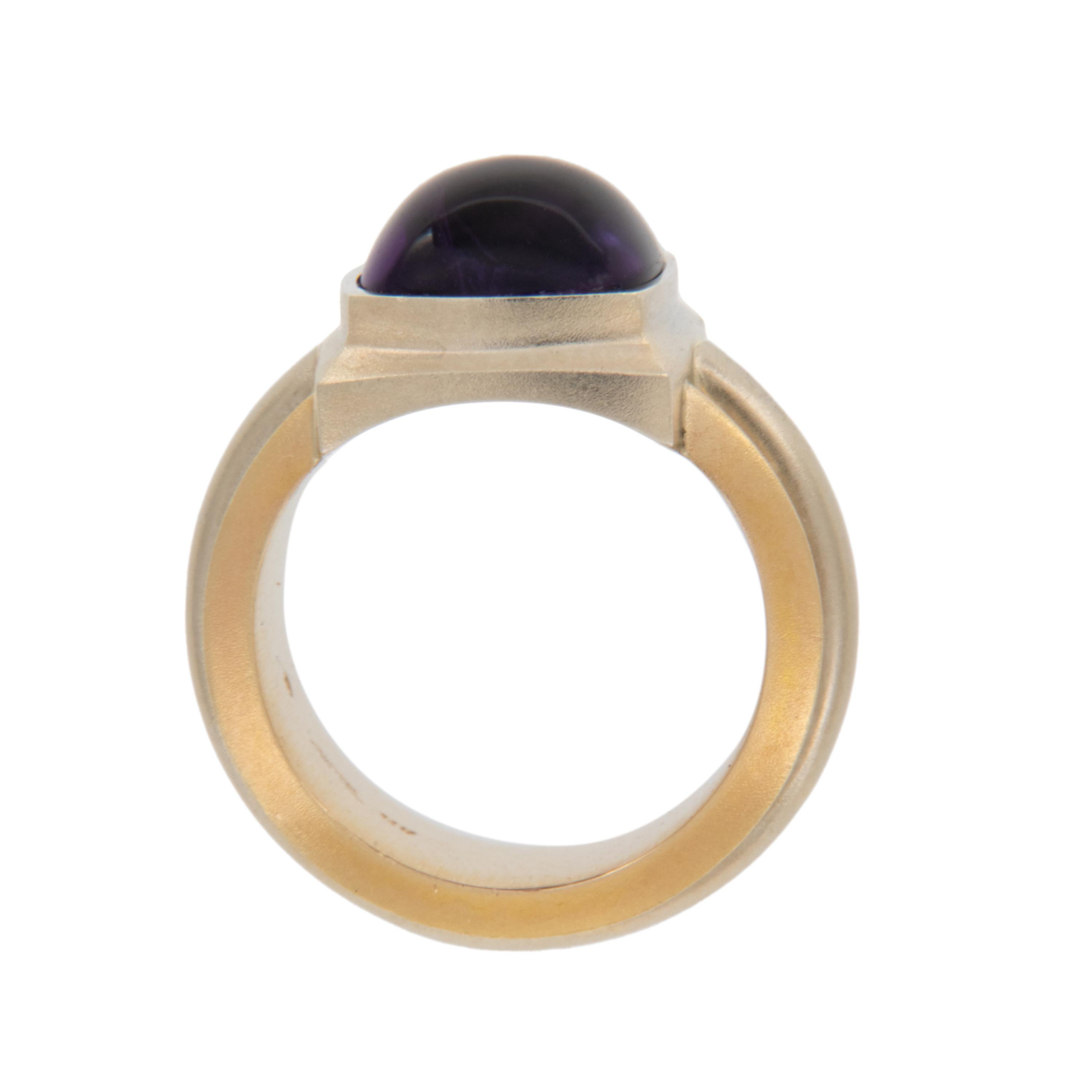 Contemporary 14 Karat Yellow Gold  and White Gold Sugarloaf Amethyst Ring by Patrick Irla For Sale