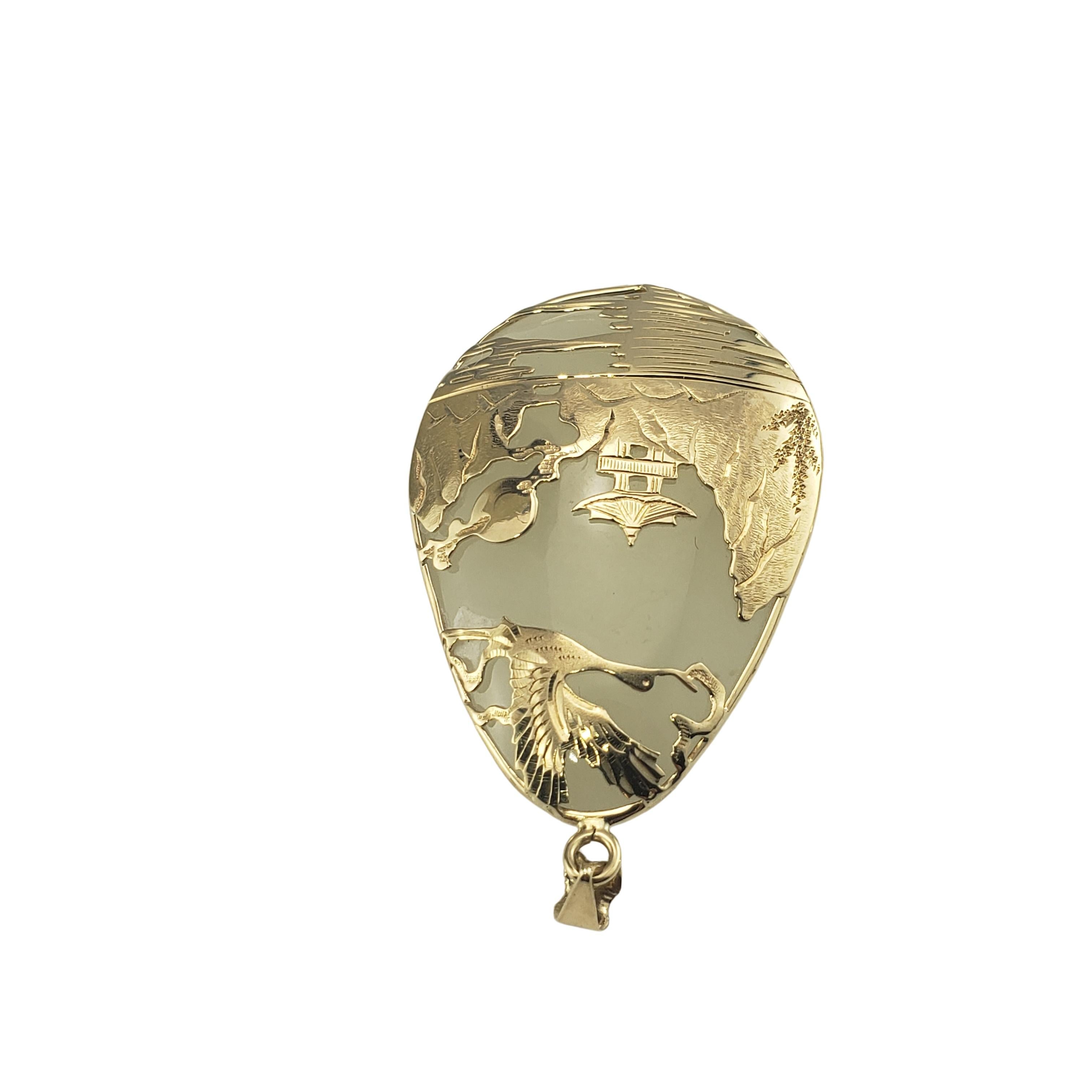 Pendentif en or jaune 14 carats et jade blanc Bon état à Washington Depot, CT