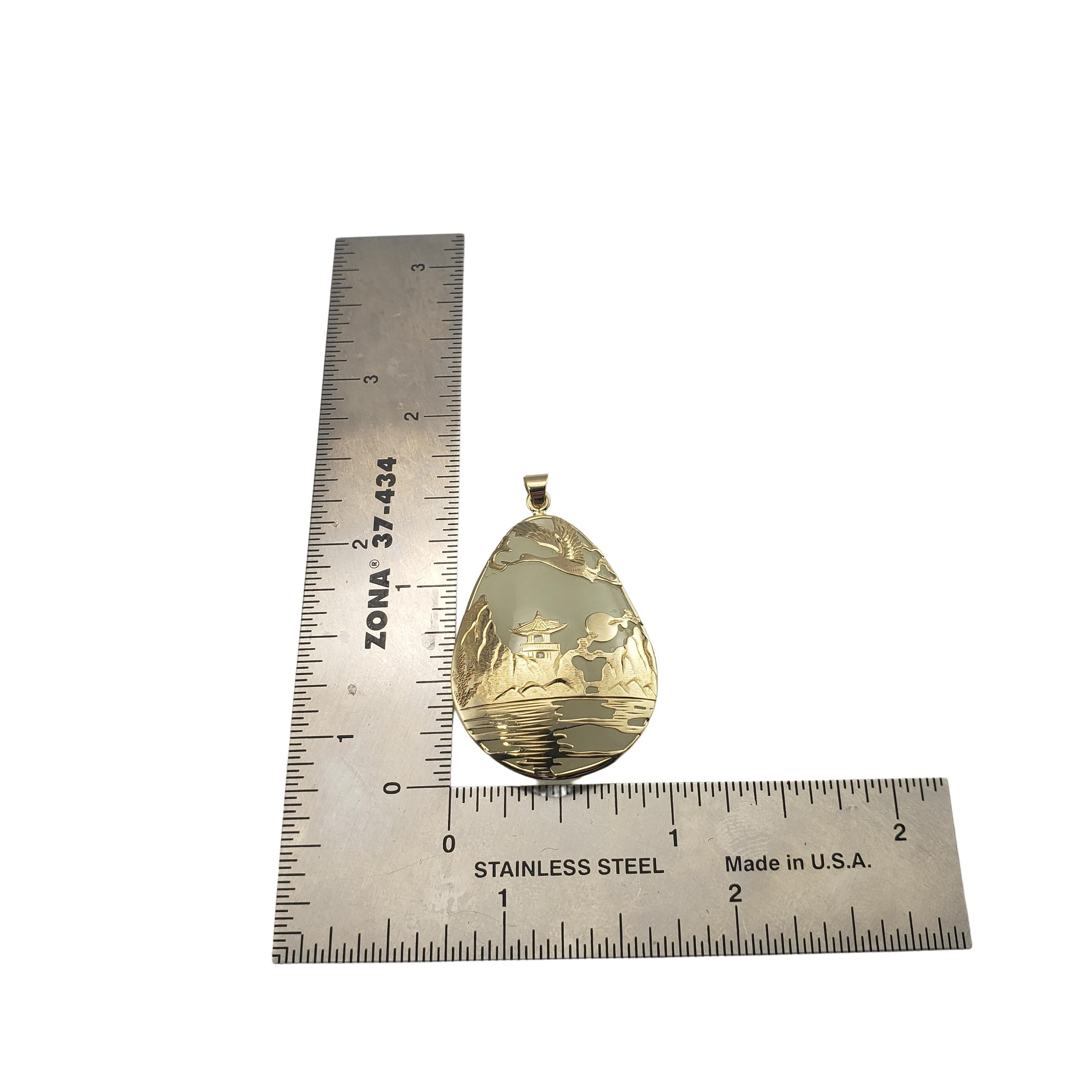 Pendentif en or jaune 14 carats et jade blanc 2