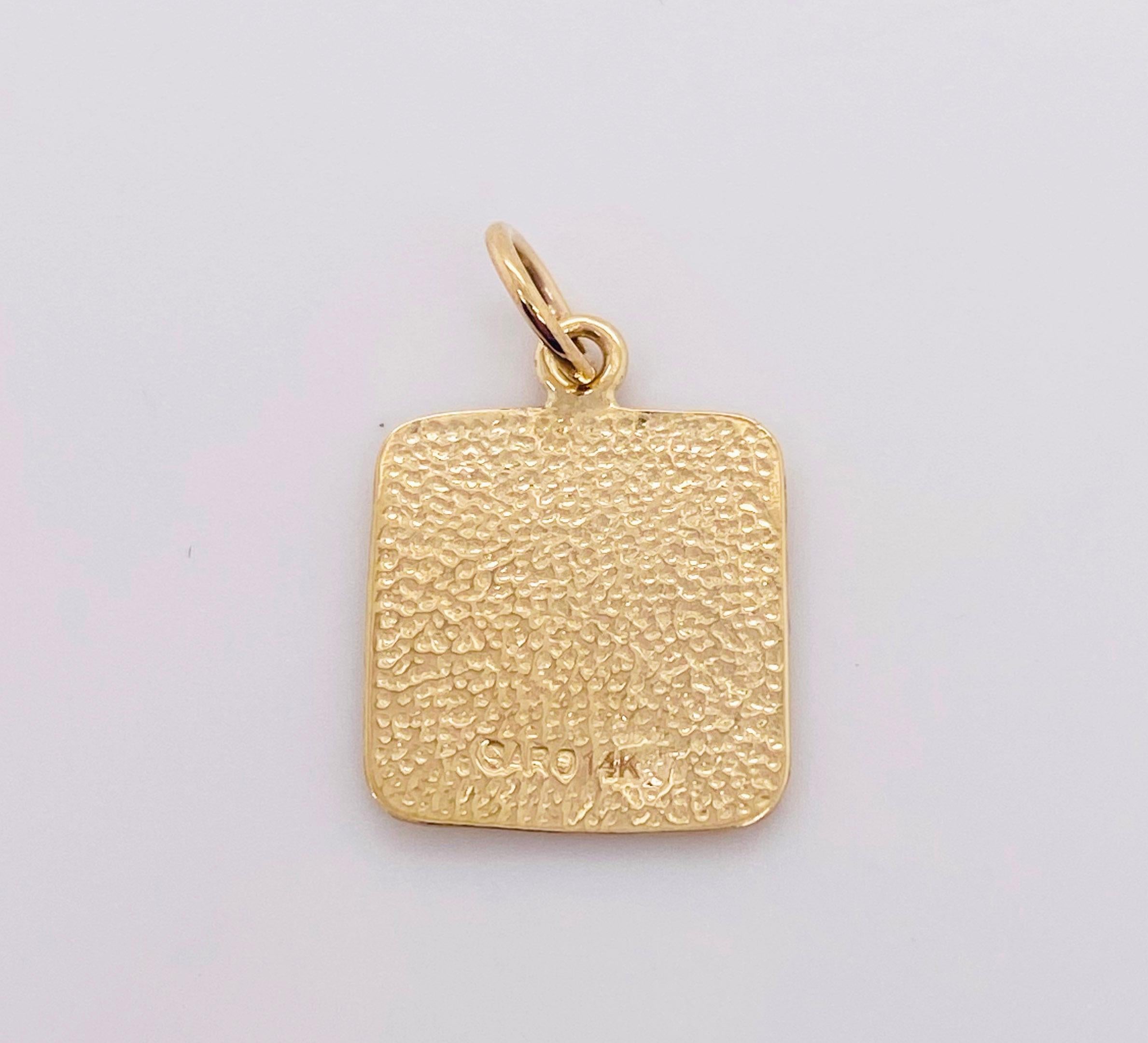 Metal Quality: 14 Kt Yellow Gold 
Charm Shape: Square 
Measurements: 1.5 cm X 1.5 cm 
Total Gram Weight: 1.5 g 