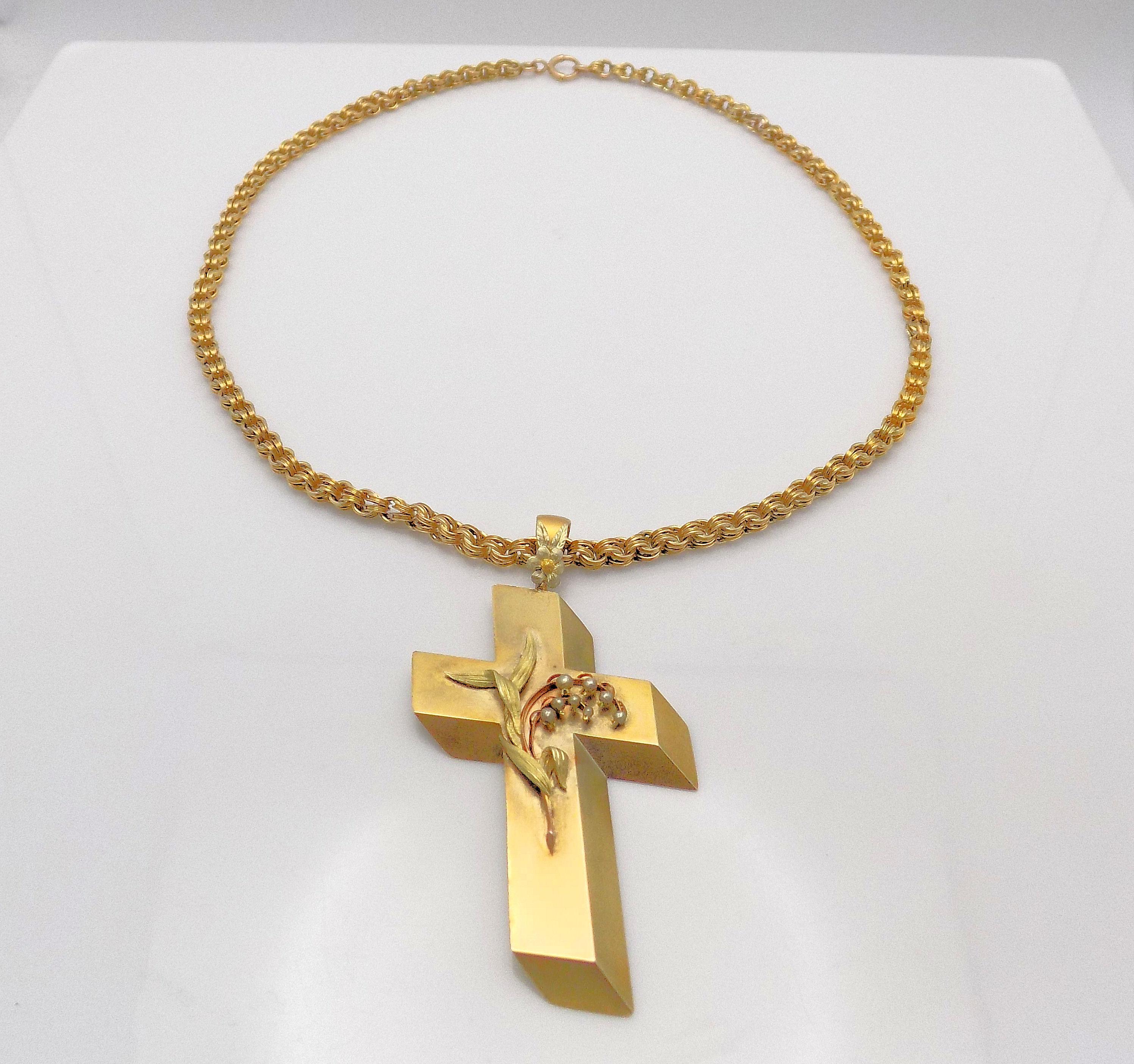 14 Karat Yellow Gold Antique Cross Pendant and Chain For Sale 2