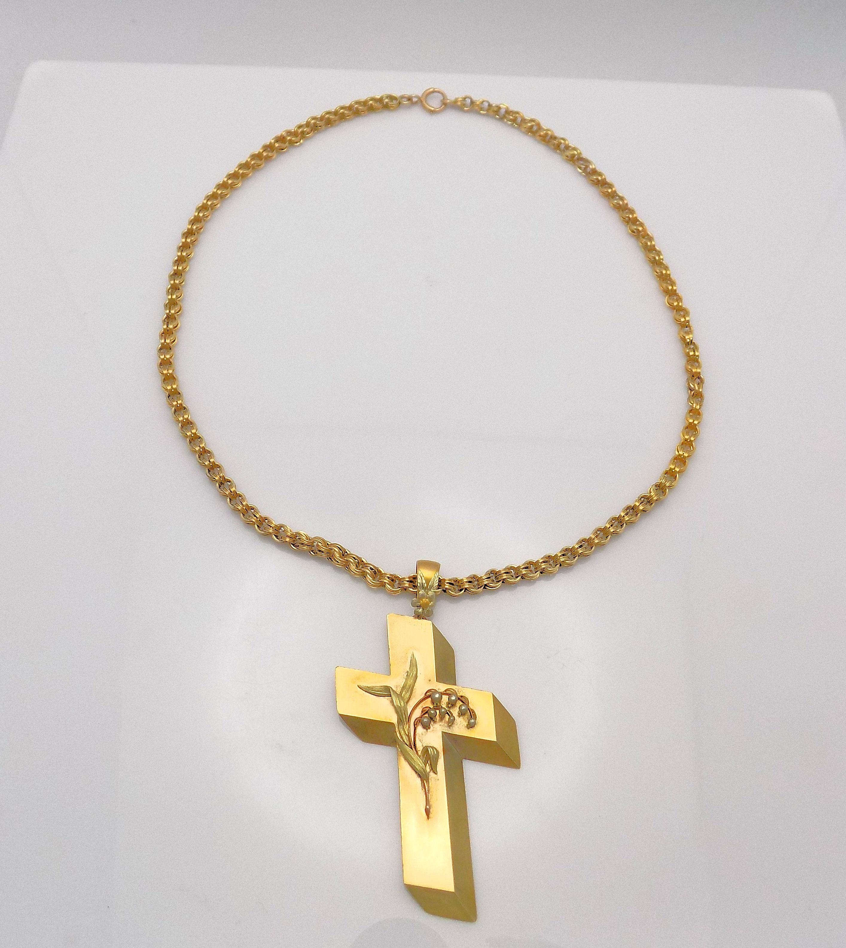 14 Karat Yellow Gold Antique Cross Pendant and Chain For Sale 3