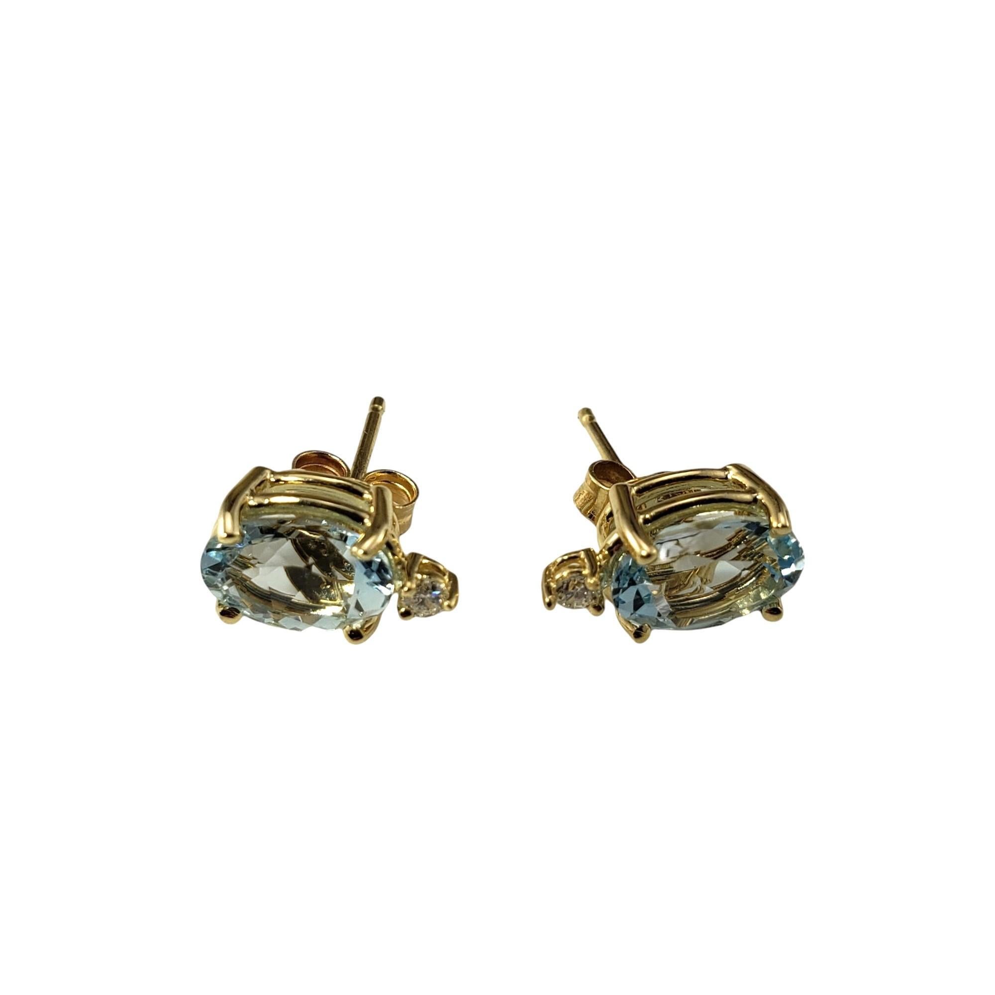 14K Yellow Gold Aquamarine and Diamond Earrings

These elegant earrings each feature one oval aquamarine stone (8 mm x 6 mm) and one round brilliant cut diamond set in classic 14K yellow gold.  

Push back closures.

Approximate total diamond