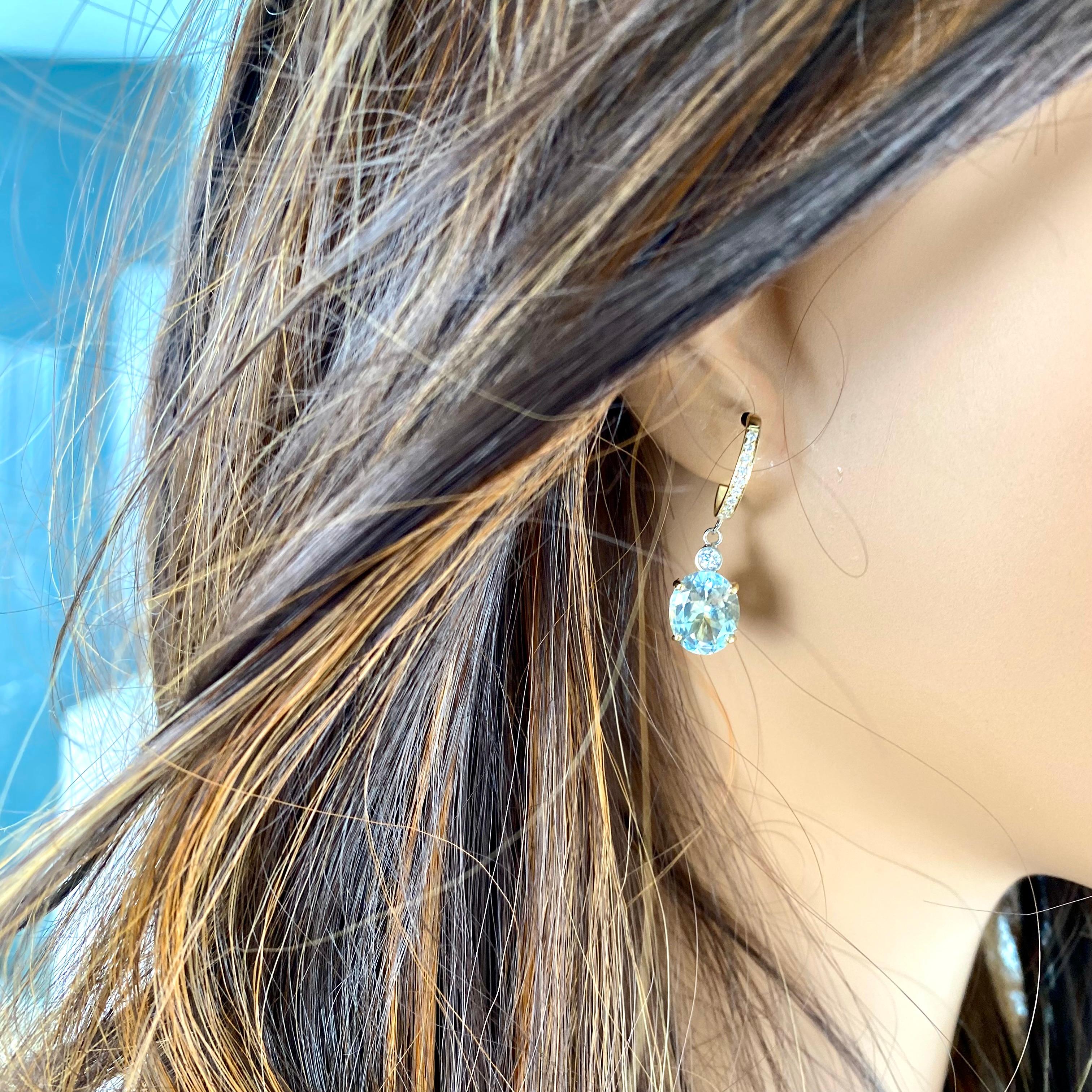 14 Karat Yellow Gold Aquamarine Diamond 4.43 Carat 1.20 Inch Long Hoop Earrings Pour femmes en vente