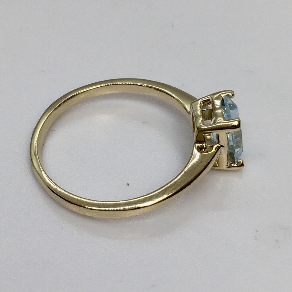 For Sale:  14 Karat Yellow Gold Aquamarine Lady's Ring 2.1 Gram Size 6 4