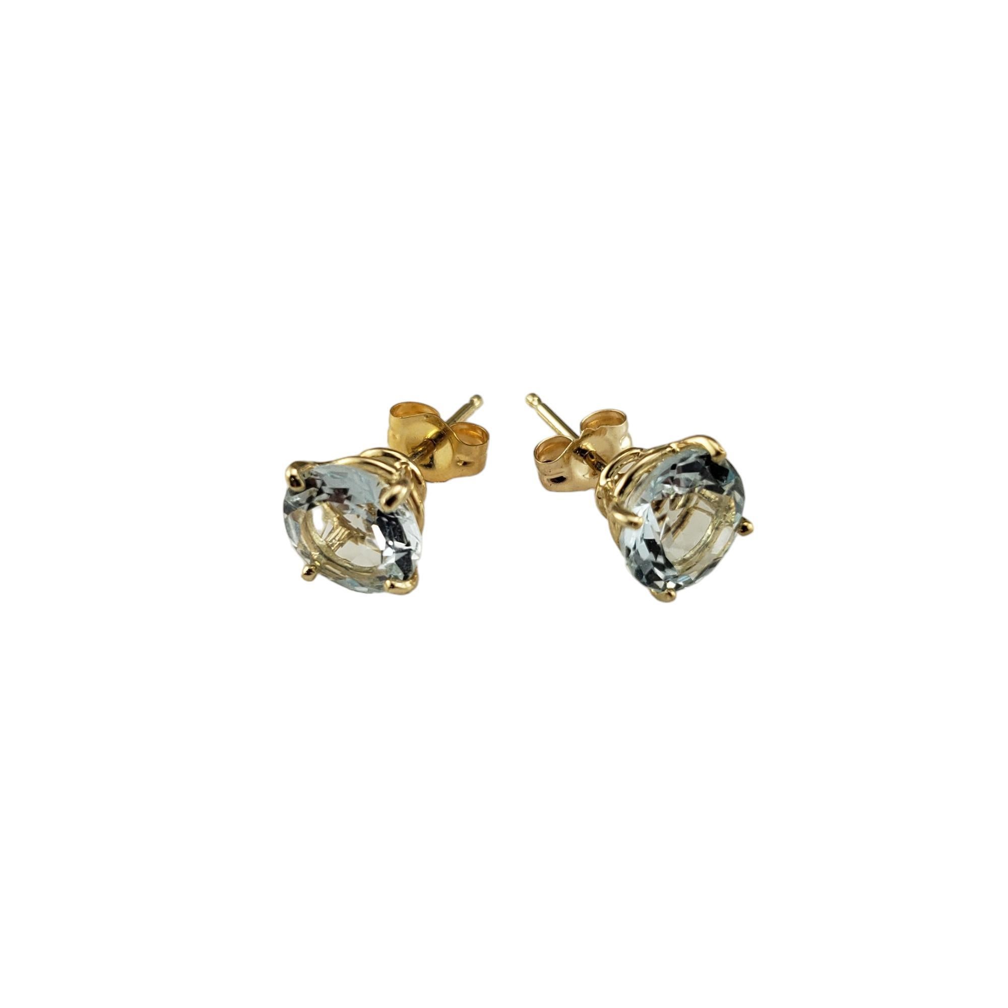 Orecchini in oro giallo 14 carati con acquamarina...

Questi eleganti orecchini a perno presentano ciascuno una gemma rotonda di acquamarina incastonata nel classico oro giallo 14K.

Le acquemarine hanno un diametro di 5,4 mm ciascuna.

Chiusure