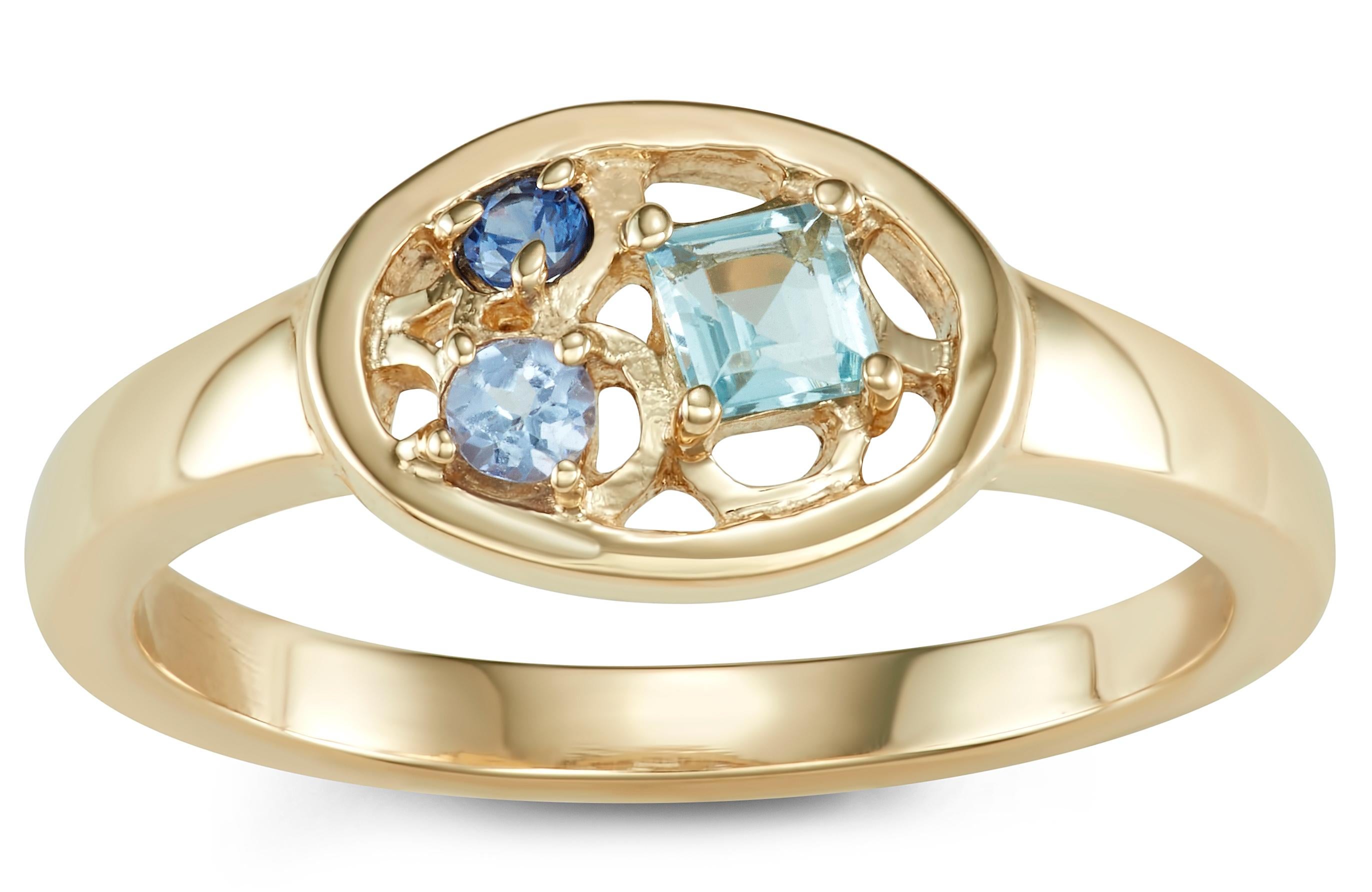 Round Cut 14 Karat Yellow Gold Aquamarine, Tanzanite and Blue Sapphire Ring