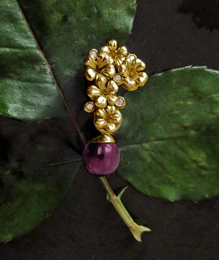 Round Cut 14 Karat Yellow Gold Art Nouveau Brooch with Diamonds and Rose Quartz For Sale