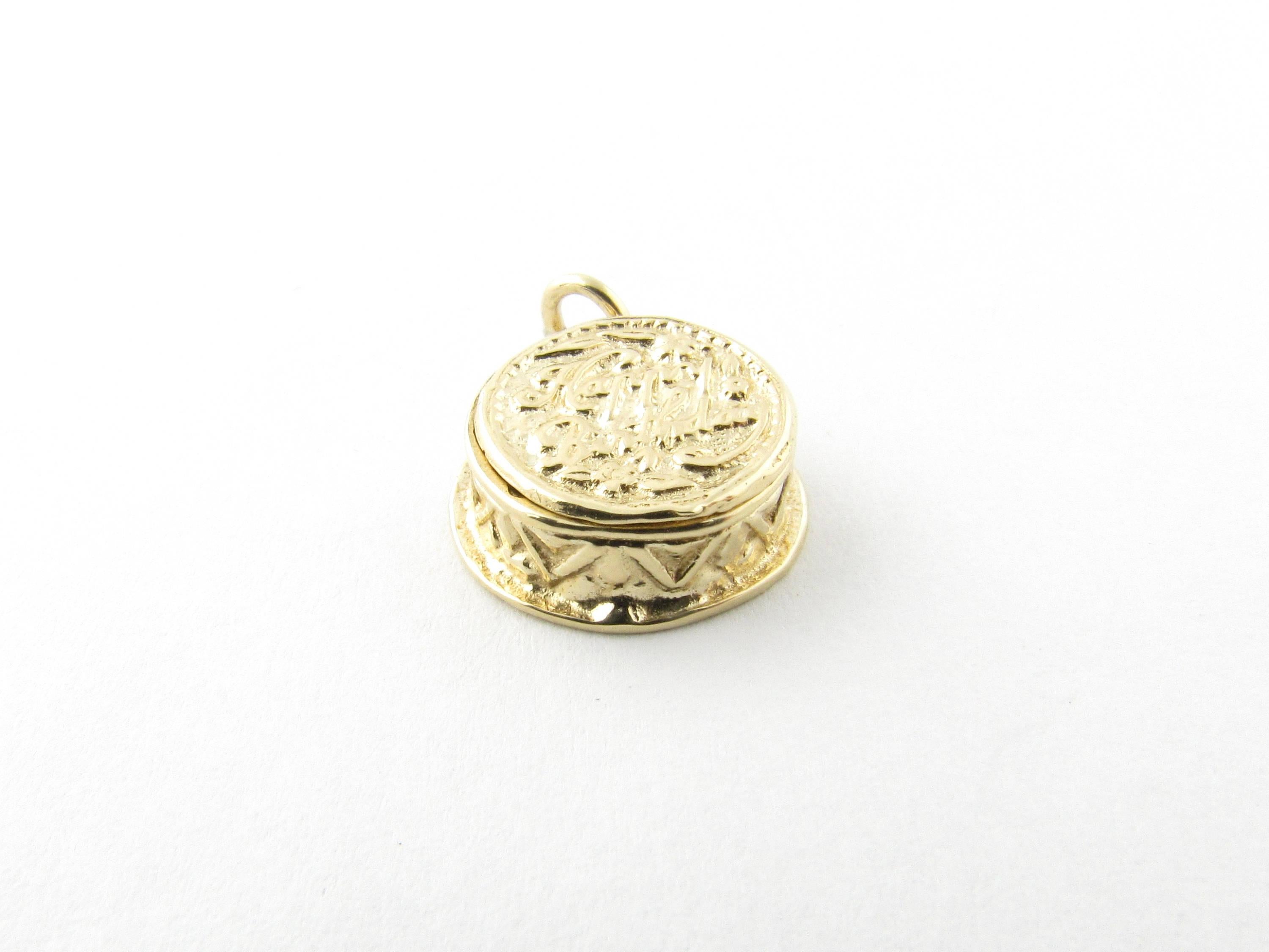 Vintage 14 Karat Yellow Gold Articulated Birthday Cake Charm-

Celebrate that special day!

This 3D articulated charm has 