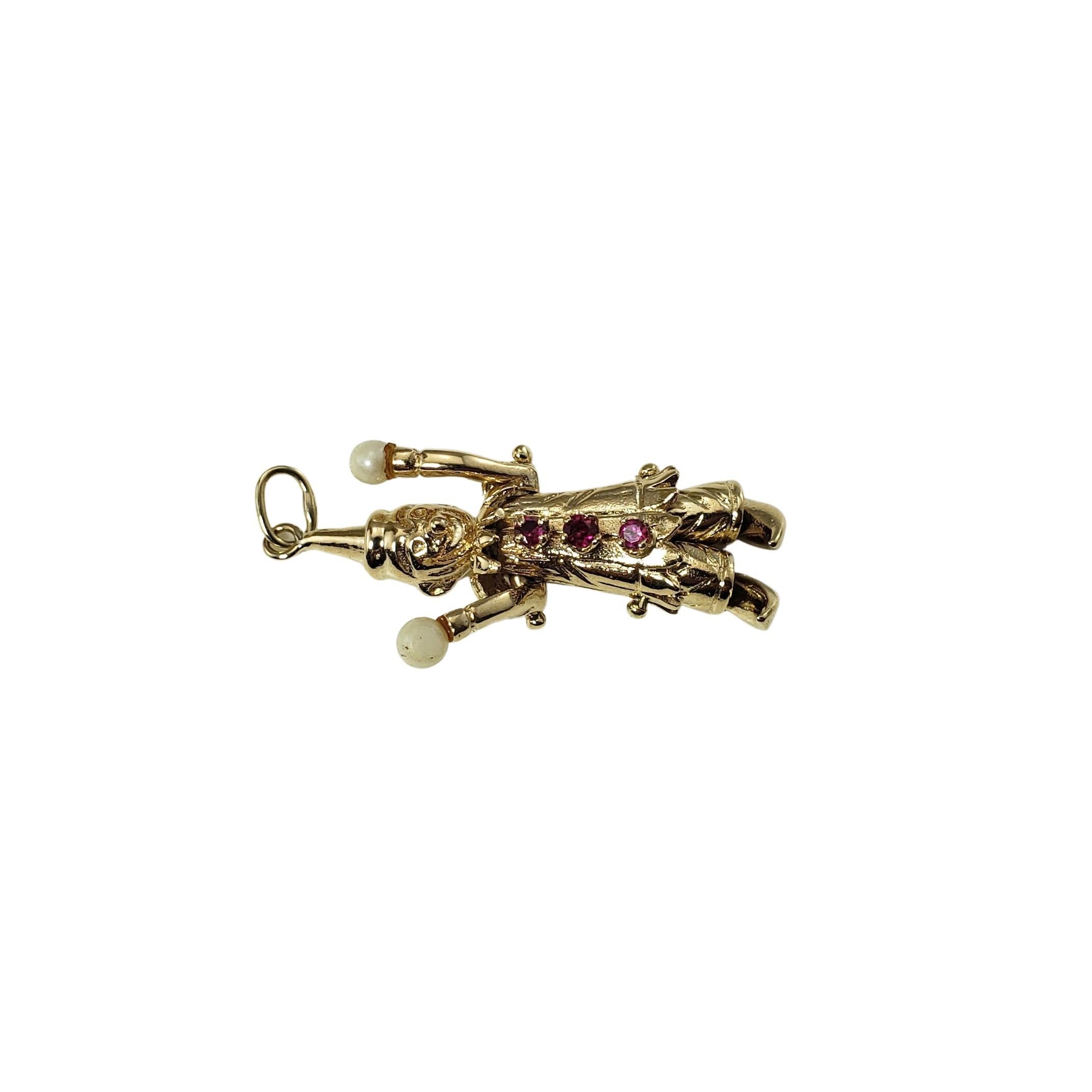 14 Karat Yellow Gold Articulated Clown Charm-

This articulated 3D clown charm is accented with three faceted red stones and two round pearls.  Beautifully detailed in 14K yellow gold.  

Size:  35 mm x 12 mm

Weight:  5.0 dwt. /  7.9gr.

Stamped:
