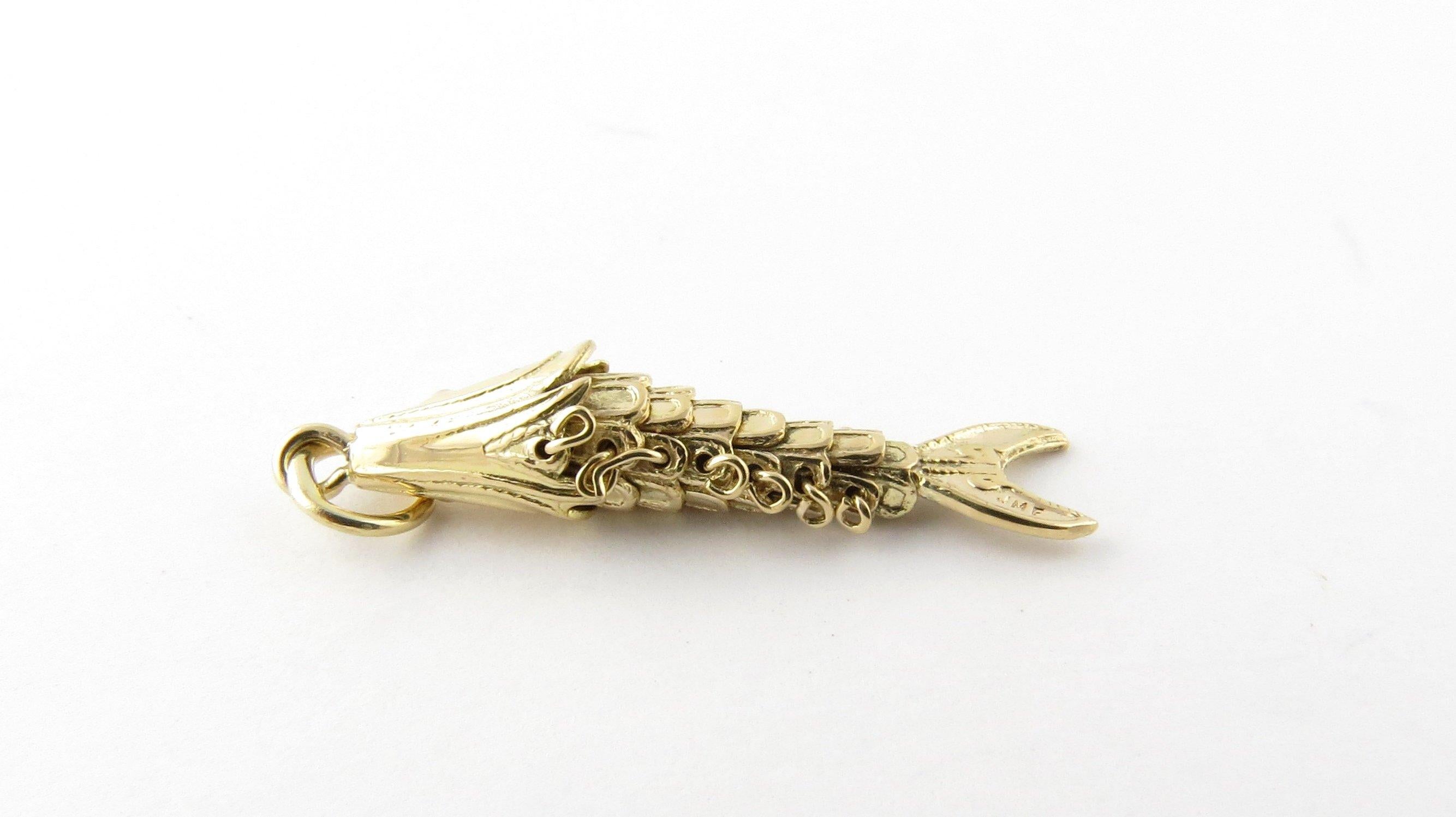 Vintage 14 Karat Yellow Gold Articulated Fish Charm-

This lovely 3D articulated charm features a wriggling fish meticulously detailed in 14K yellow gold.

Size: 18 mm x 7 mm (actual charm)

Weight: 1.0 dwt. / 1.6 gr.

Hallmark: 14K

Very good