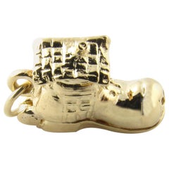 14 Karat Yellow Gold Articulated Old Woman in a Shoe Charm