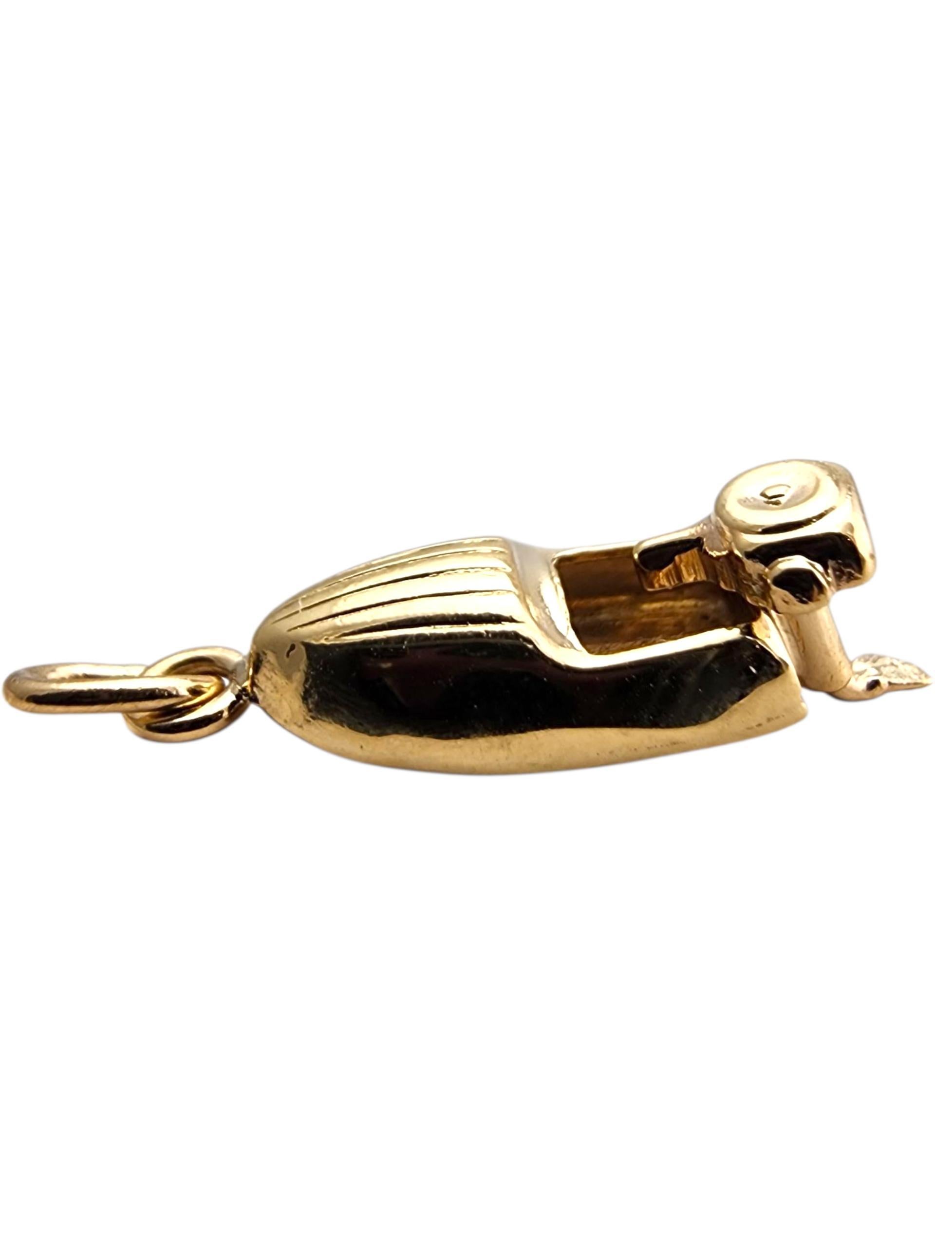 14 Karat Gelbgold artikulierende Boot Charm #23911 im Zustand „Gut“ im Angebot in Washington Depot, CT