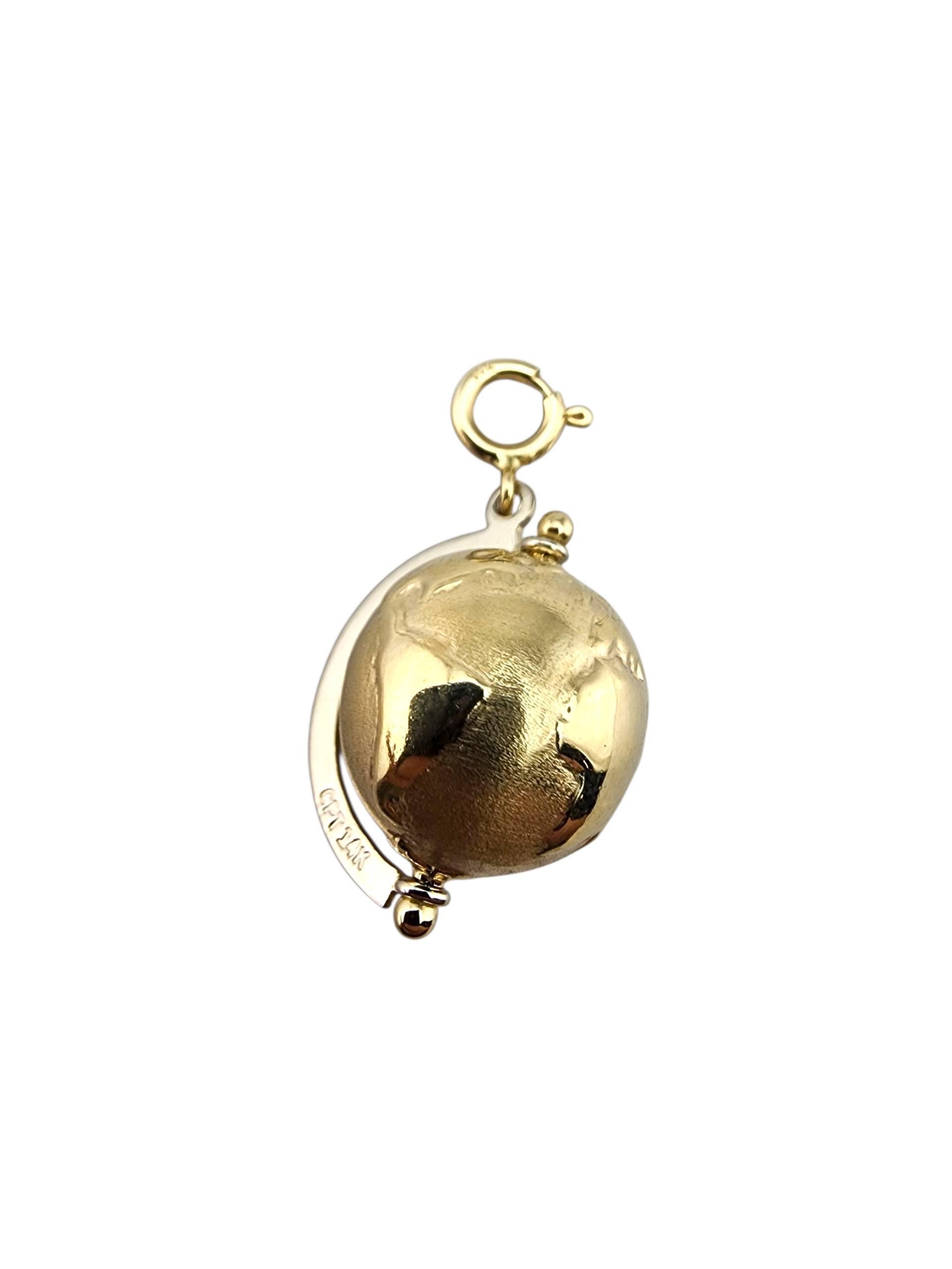 Contemporaneo Ciondolo a forma di globo articolato in oro giallo 14 carati #23277 in vendita