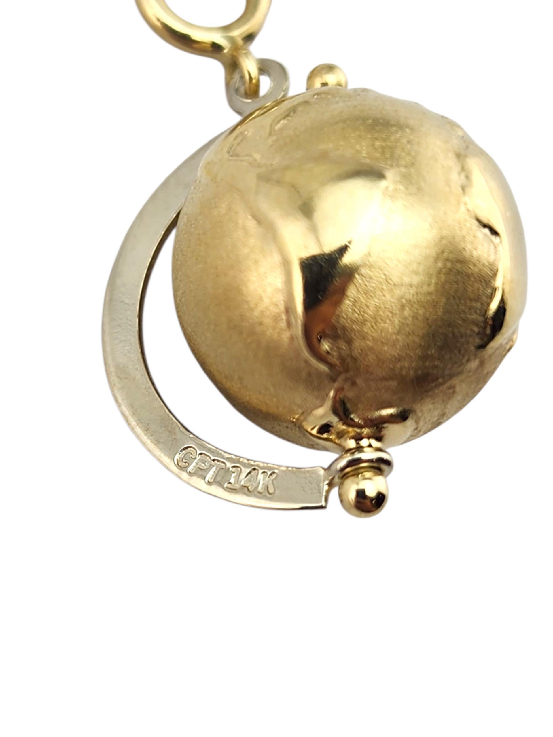 Ciondolo a forma di globo articolato in oro giallo 14 carati #23277 in vendita 2
