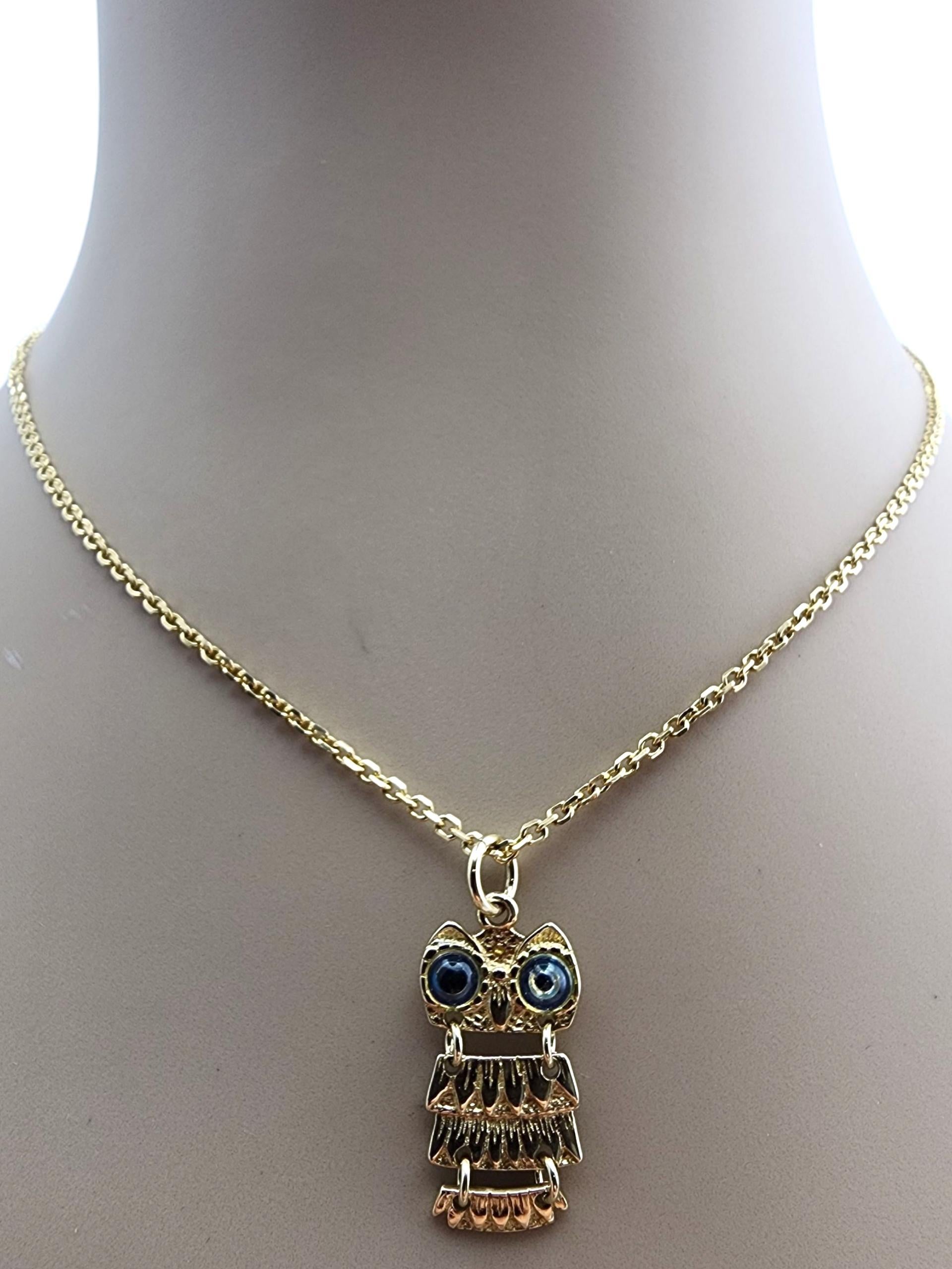 Contemporaneo Charm a forma di gufo articolato in oro giallo 14 carati #23677 in vendita