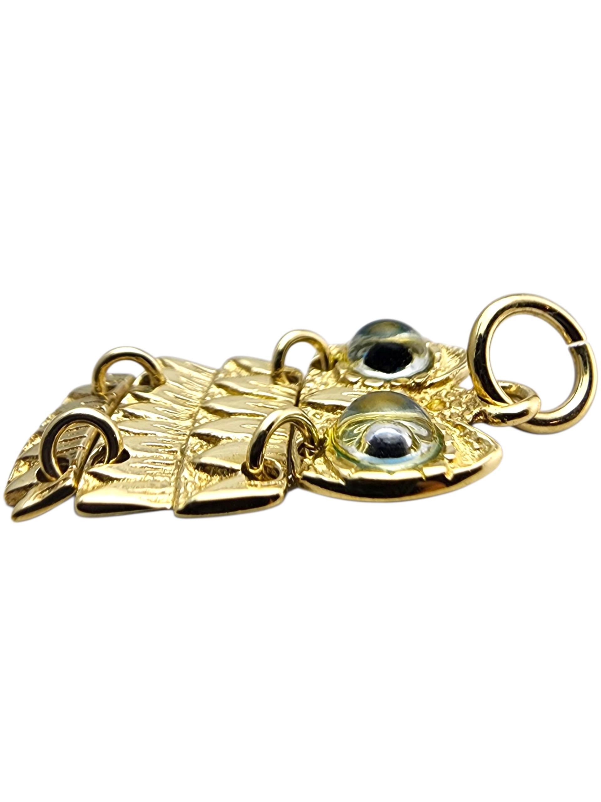 Charm a forma di gufo articolato in oro giallo 14 carati #23677 in vendita 3