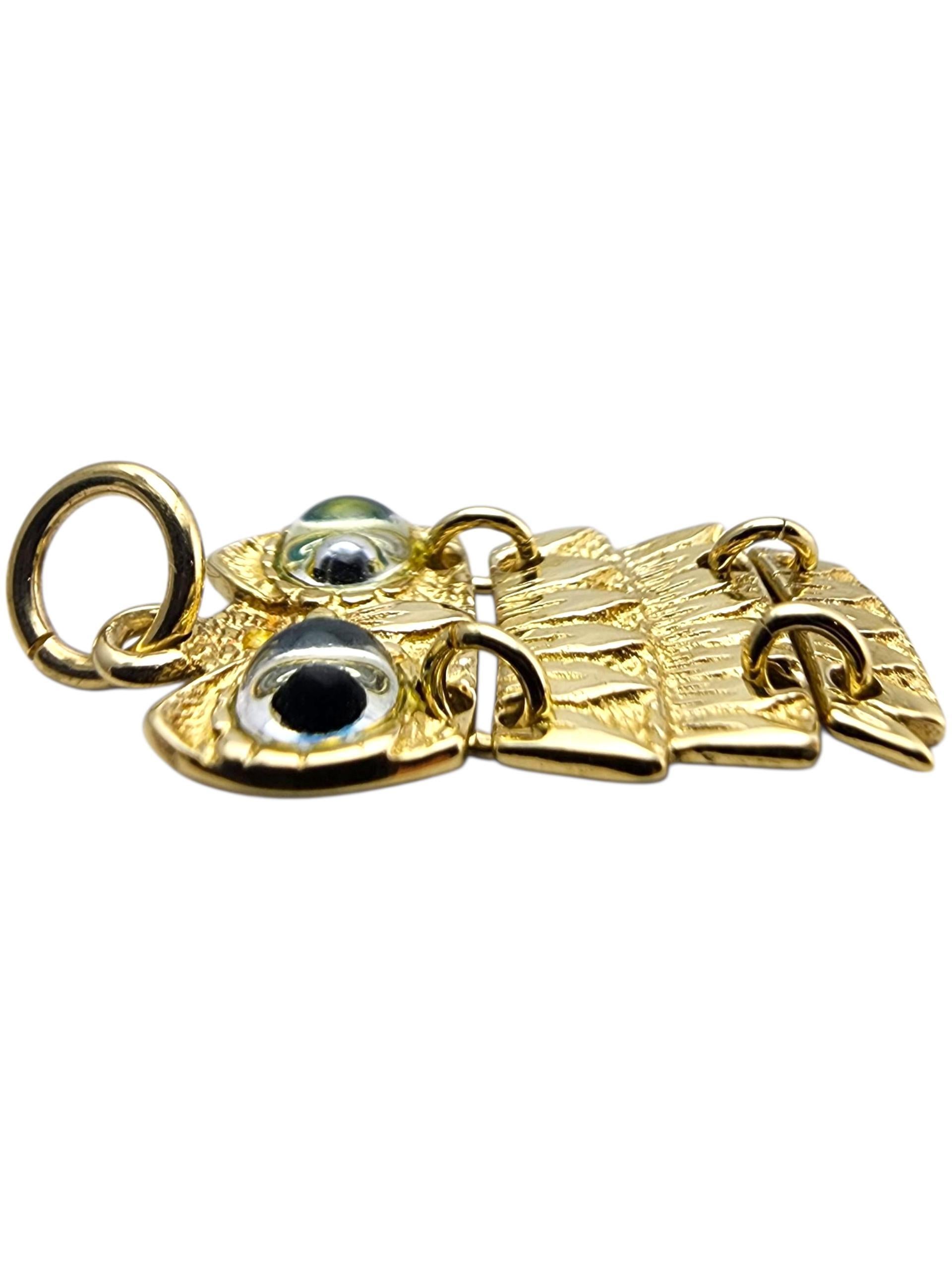 Charm a forma di gufo articolato in oro giallo 14 carati #23677 in vendita 4