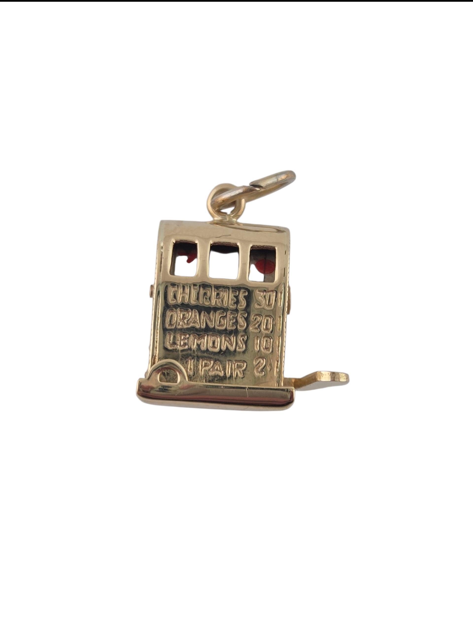 Or jaune 14 carats breloque machine à sous articulée #23583 en vente