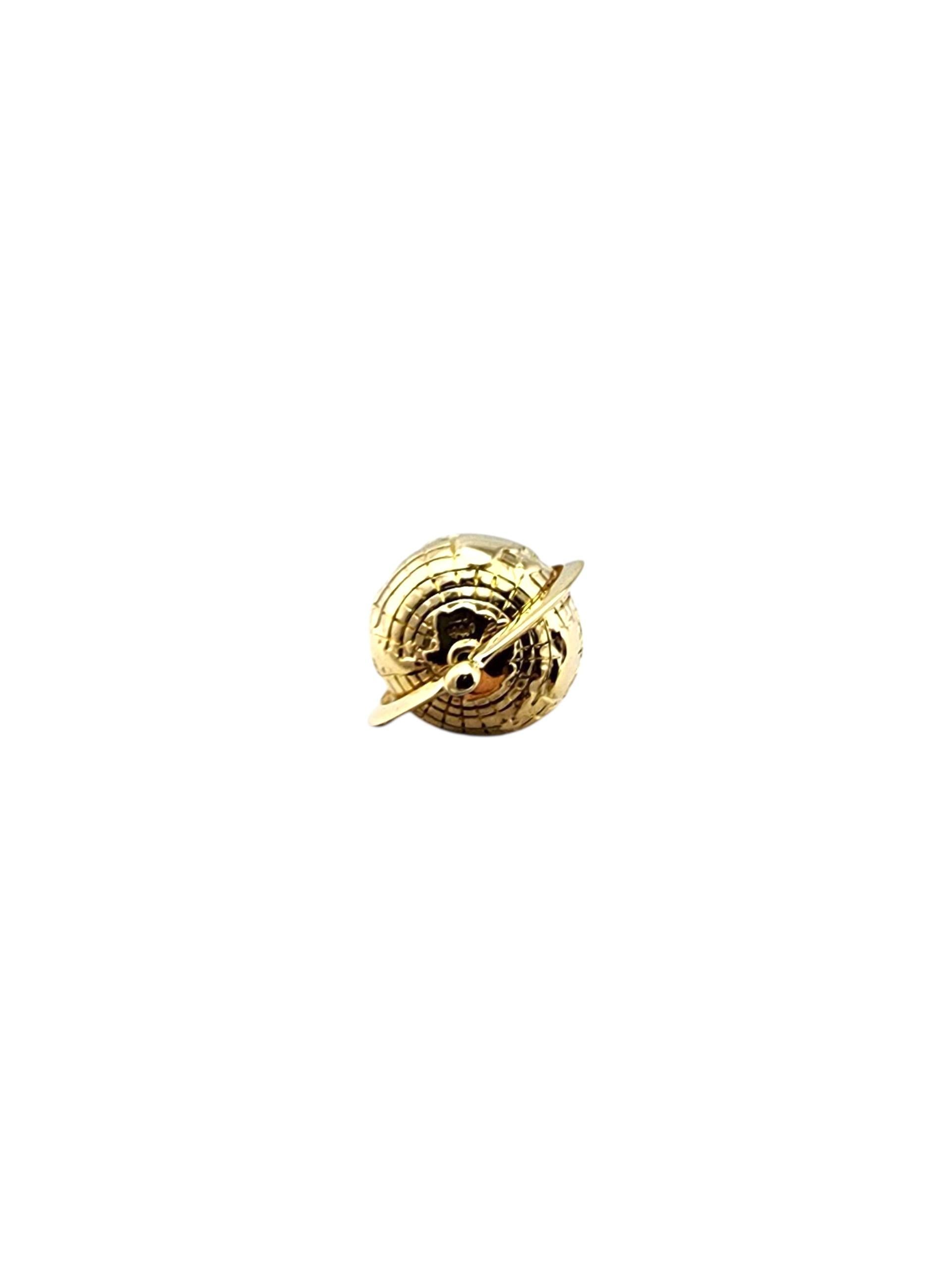 Contemporaneo Ciondolo a forma di globo articolato in oro giallo 14 carati #23049 in vendita