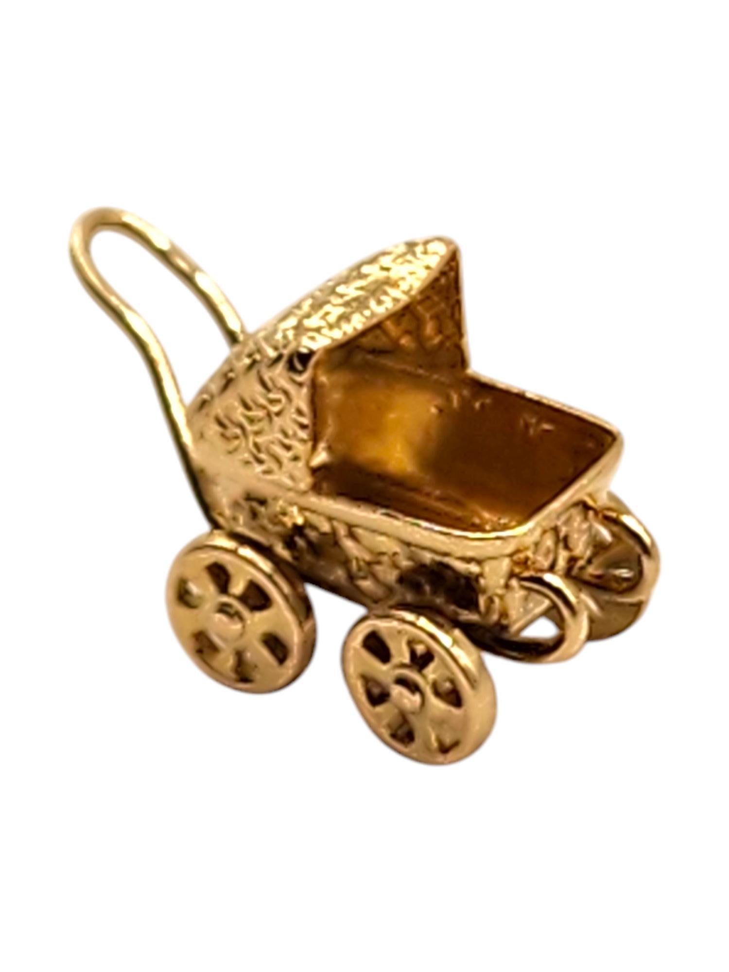 14 Karat Yellow Gold Baby Carriage Charm #19986 In Good Condition For Sale In Washington Depot, CT