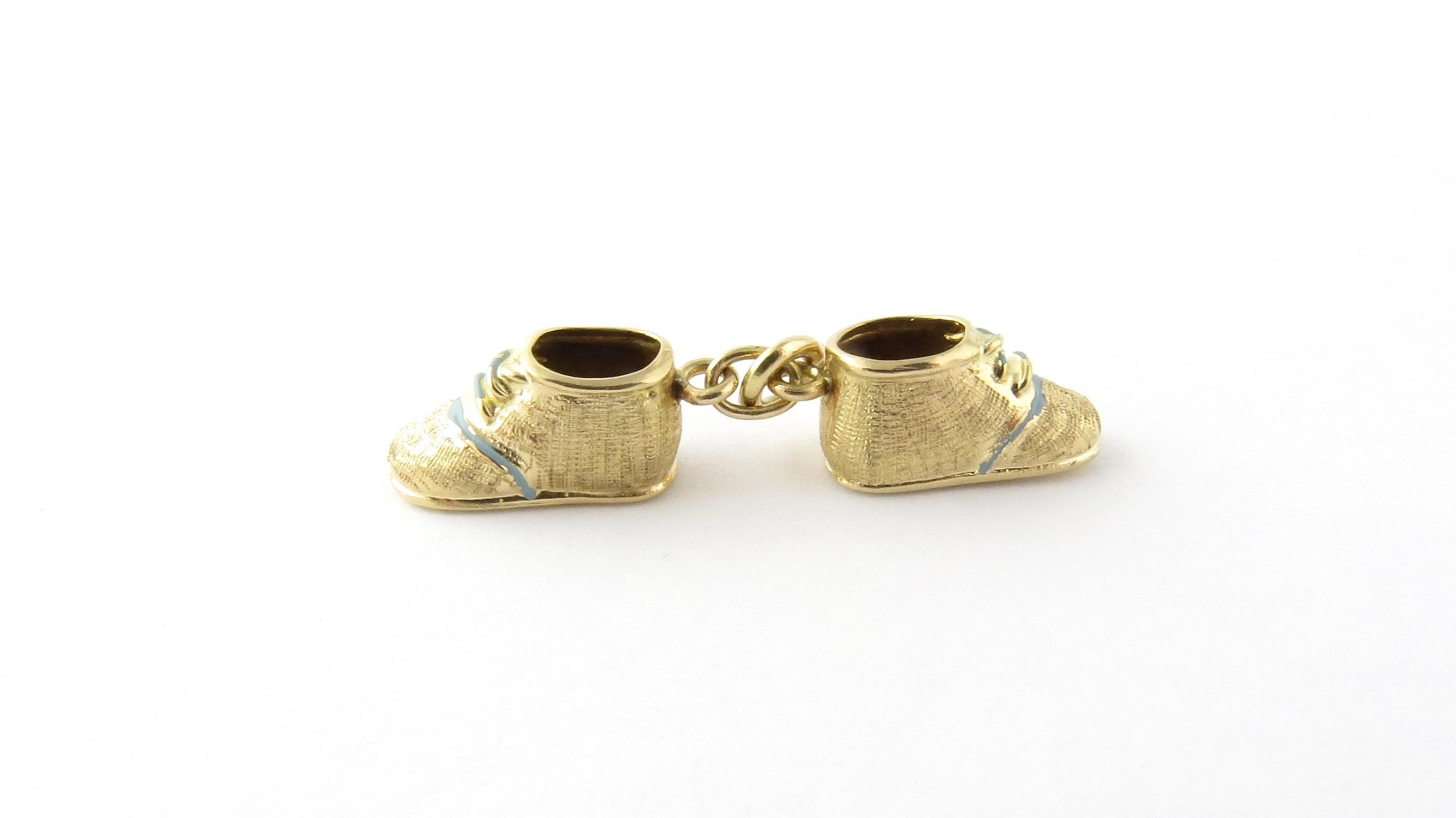 Vintage 14 Karat Yellow Gold Baby Shoes Charm

Commemorate baby's first steps!

This adorable charm features a miniature pair of baby shoes beautifully detailed in 14K yellow gold.

Size: 12 mm x 5 mm (each shoe)

Weight: 0.8 dwt. / 1.3