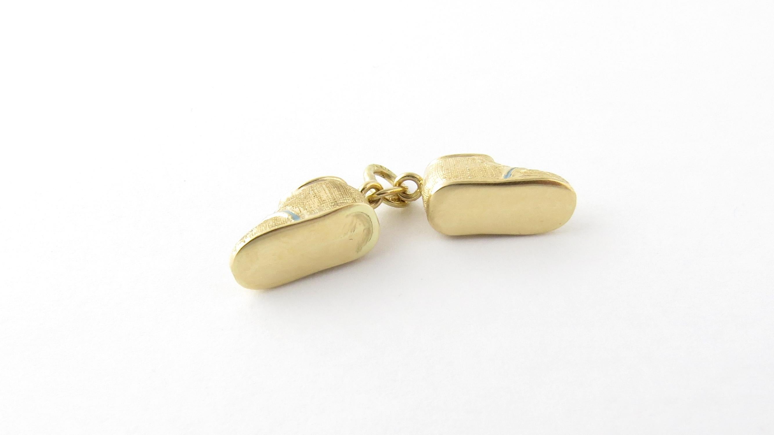 14 Karat Yellow Gold Baby Shoes Charm In Good Condition In Washington Depot, CT